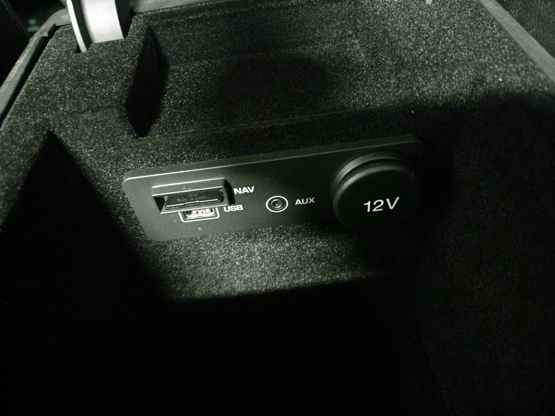 Thumbnail: 2017 Jaguar F-Pace - 17