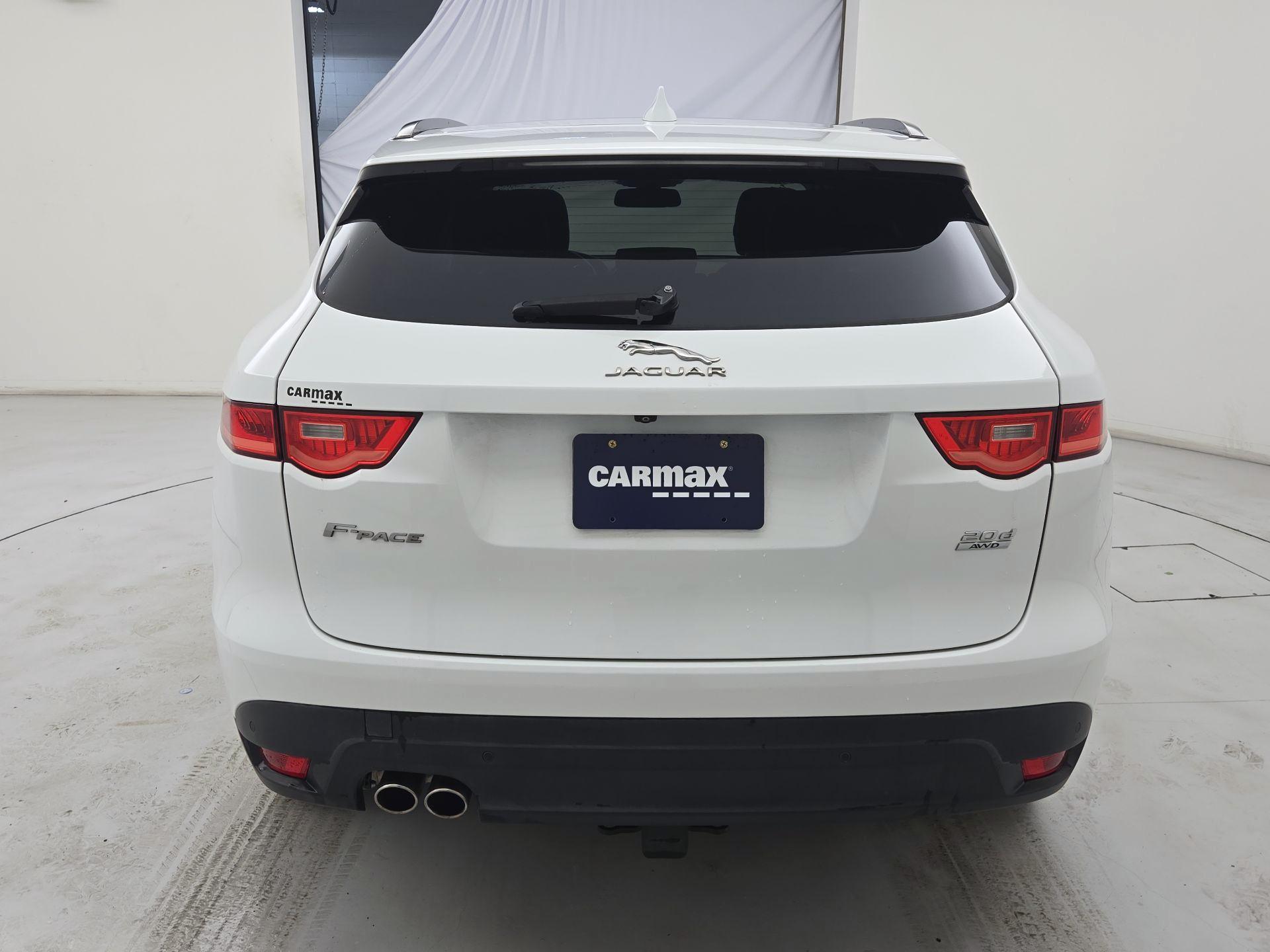 Thumbnail: 2017 Jaguar F-Pace - 6