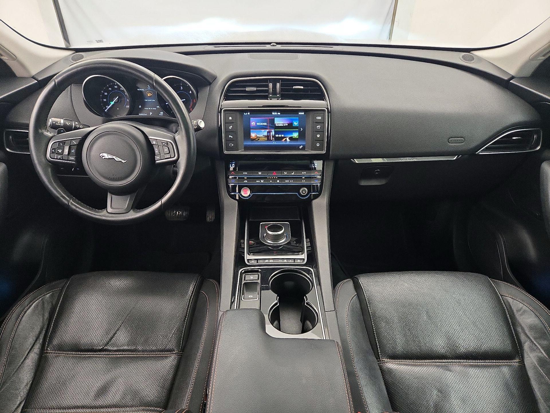 Thumbnail: 2017 Jaguar F-Pace - 8