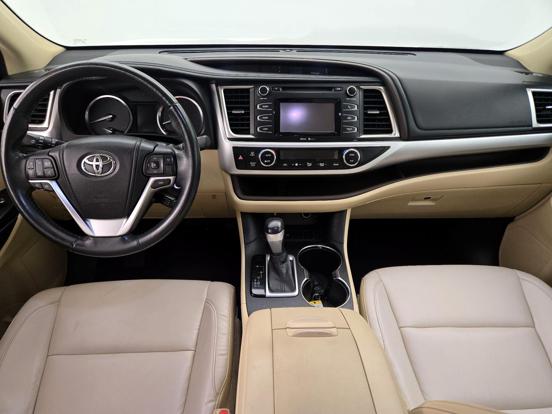 Thumbnail: 2014 Toyota Highlander - 9