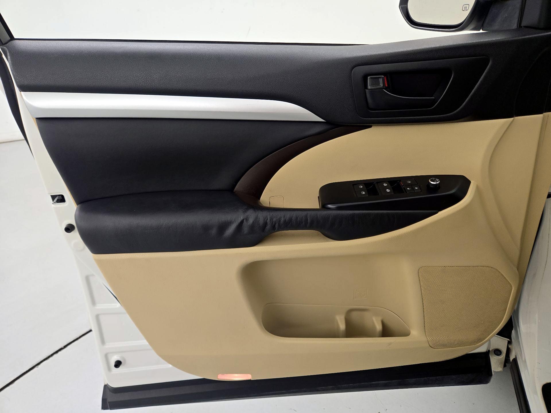 Thumbnail: 2014 Toyota Highlander - 12