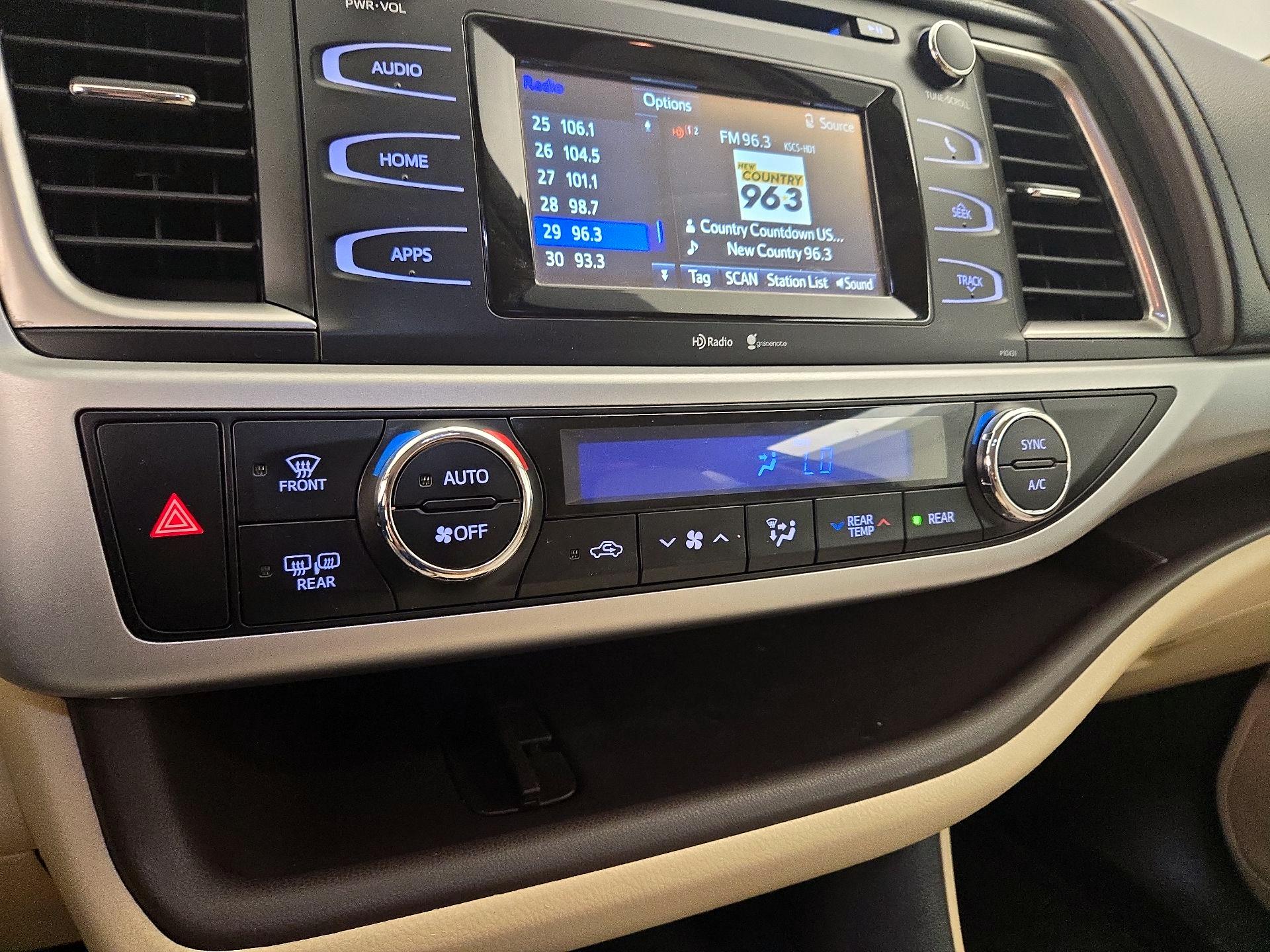 Thumbnail: 2014 Toyota Highlander - 16