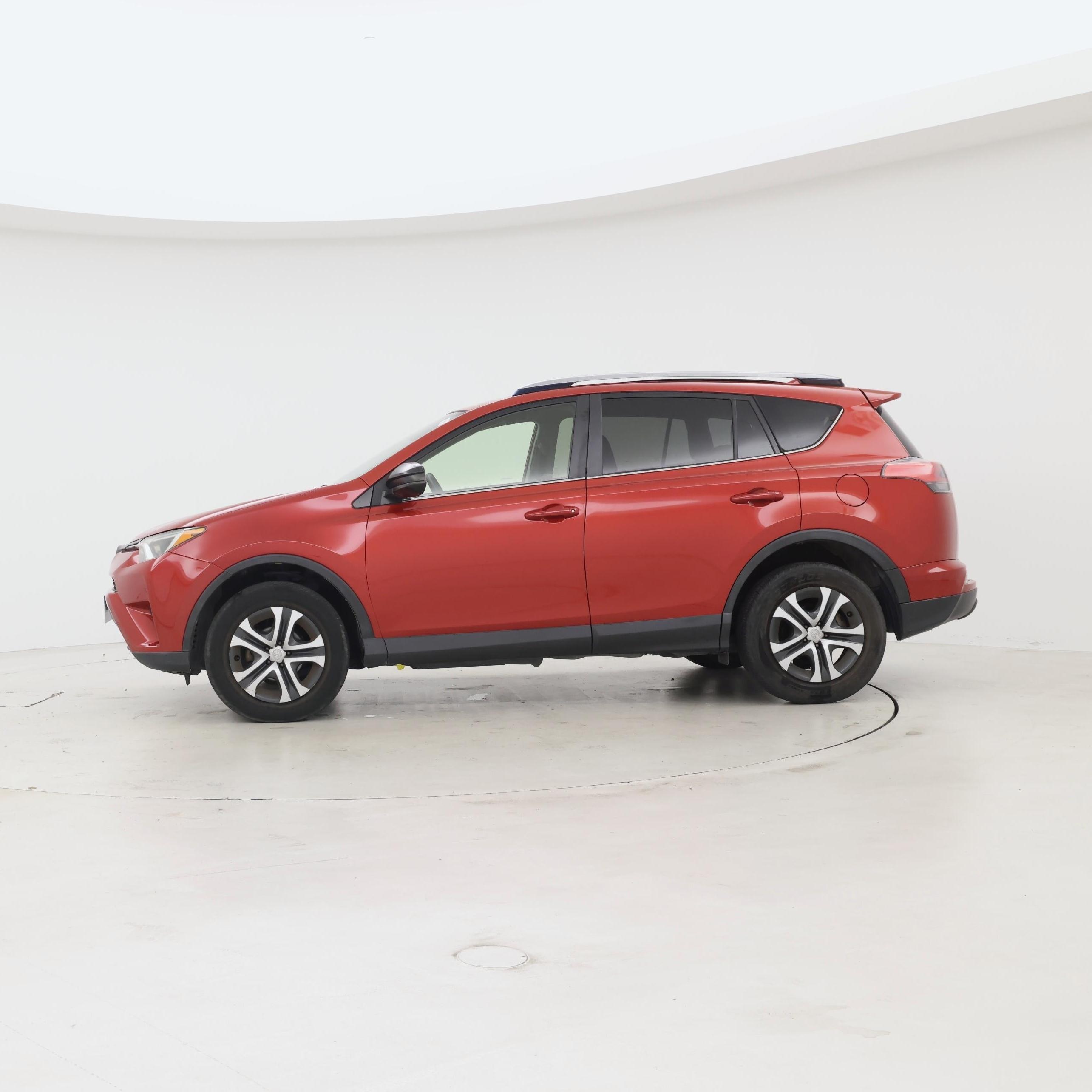 Thumbnail: 2017 Toyota RAV4 - 3