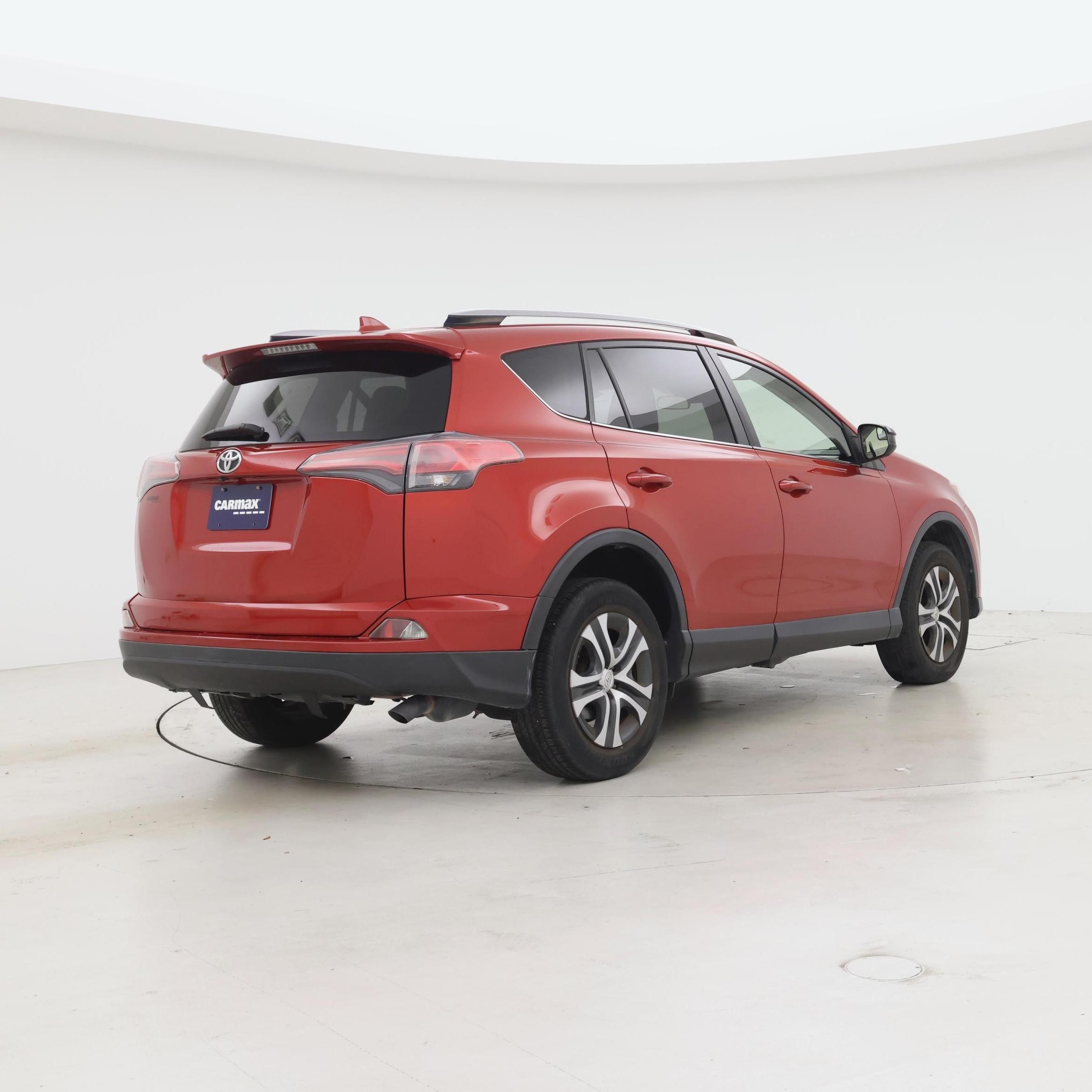 Thumbnail: 2017 Toyota RAV4 - 8