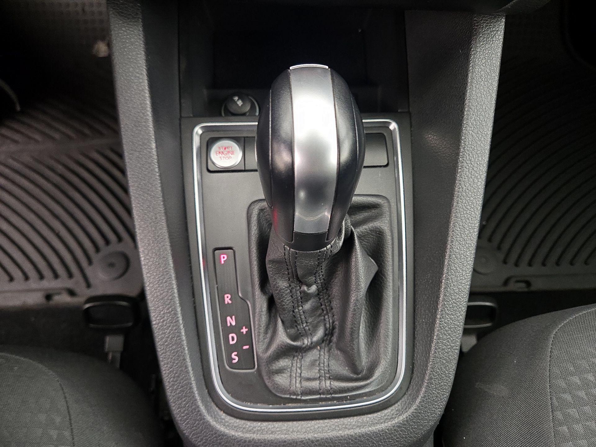 Thumbnail: 2015 Volkswagen Jetta - 16