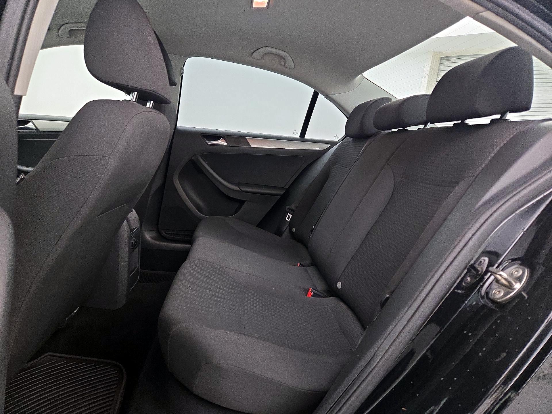 Thumbnail: 2015 Volkswagen Jetta - 18