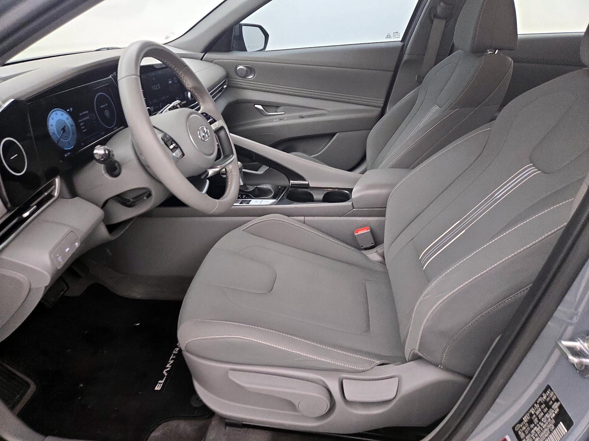 Thumbnail: 2022 Hyundai Elantra - 11