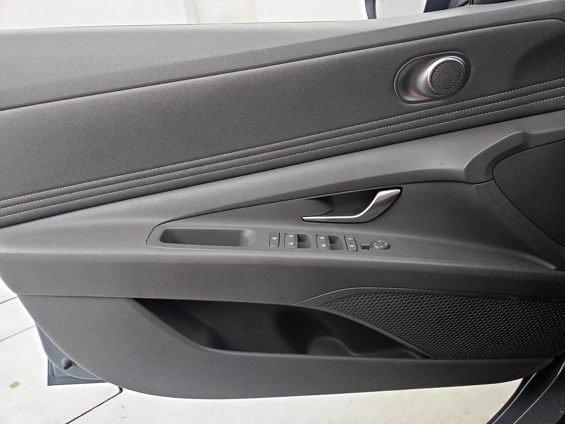 Thumbnail: 2022 Hyundai Elantra - 12