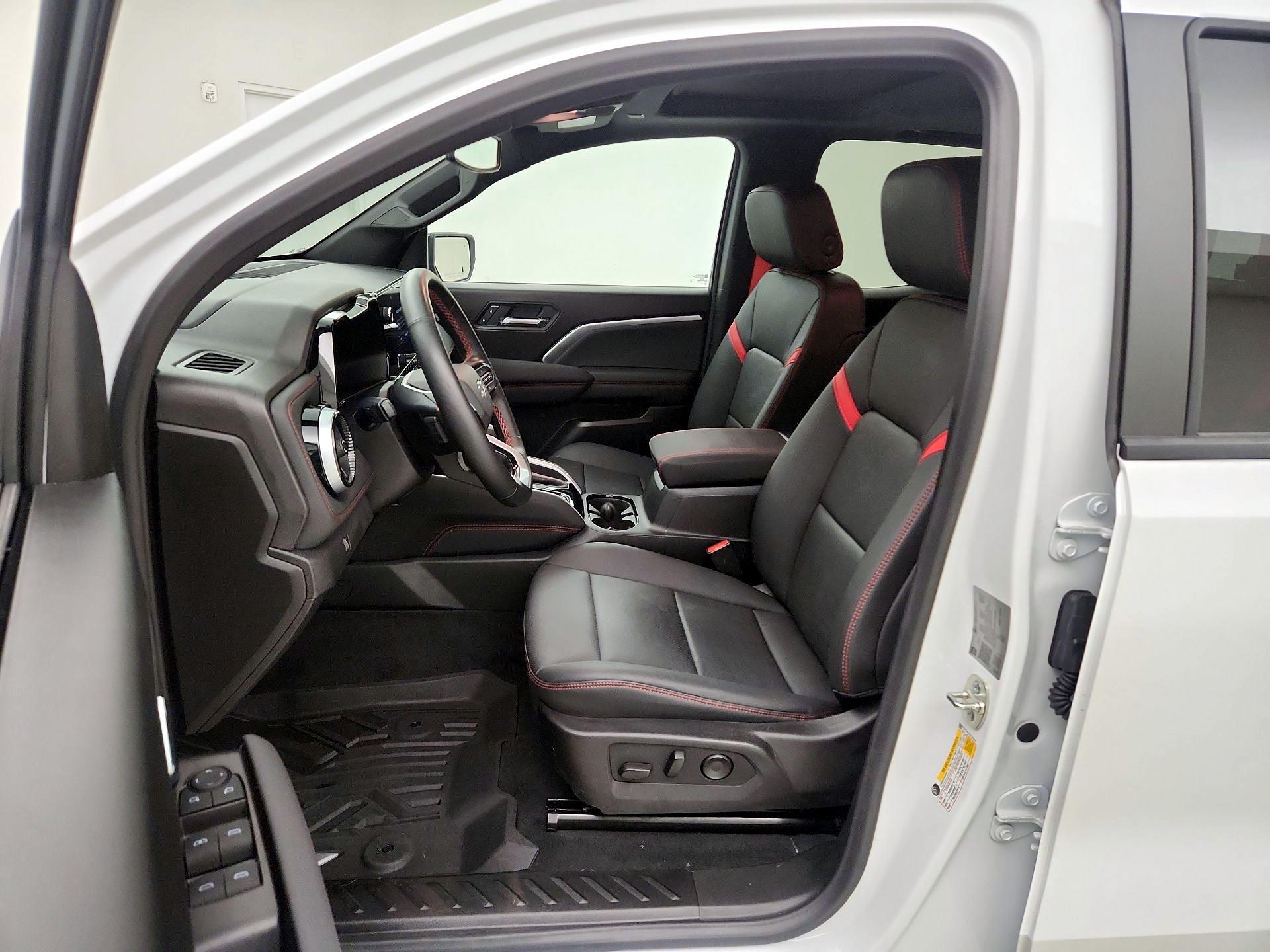 Thumbnail: 2024 Chevrolet Colorado - 11