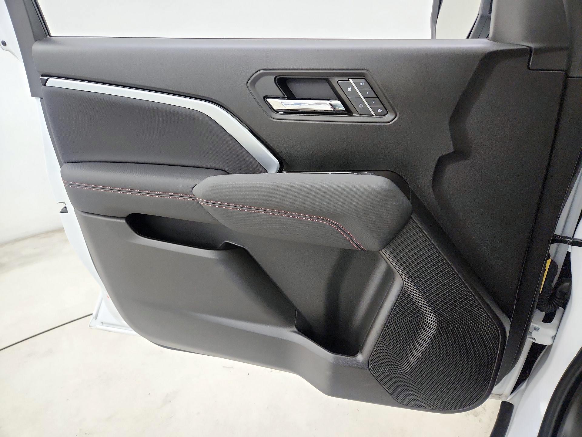 Thumbnail: 2024 Chevrolet Colorado - 12