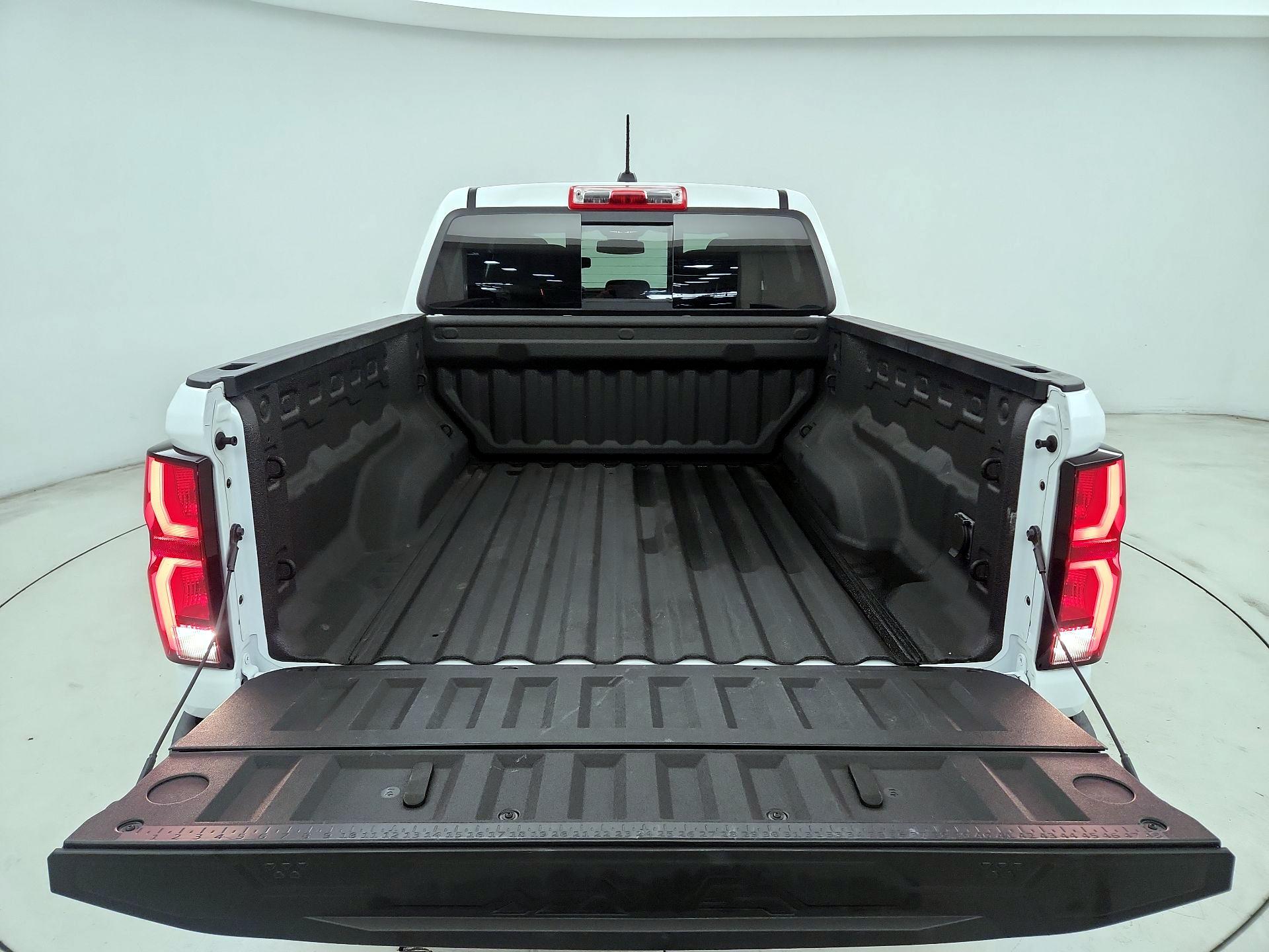 Thumbnail: 2024 Chevrolet Colorado - 16