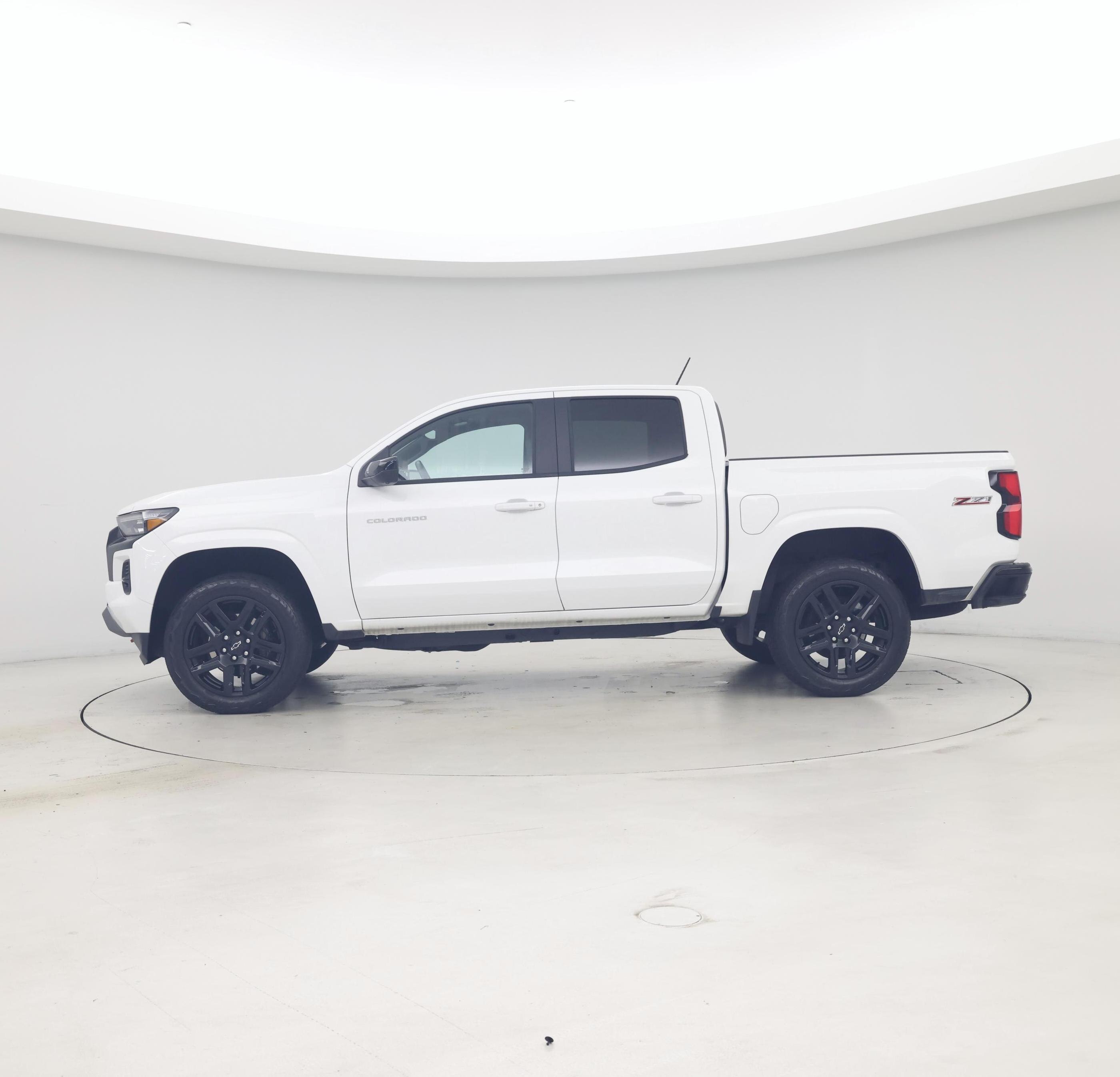 Thumbnail: 2024 Chevrolet Colorado - 3