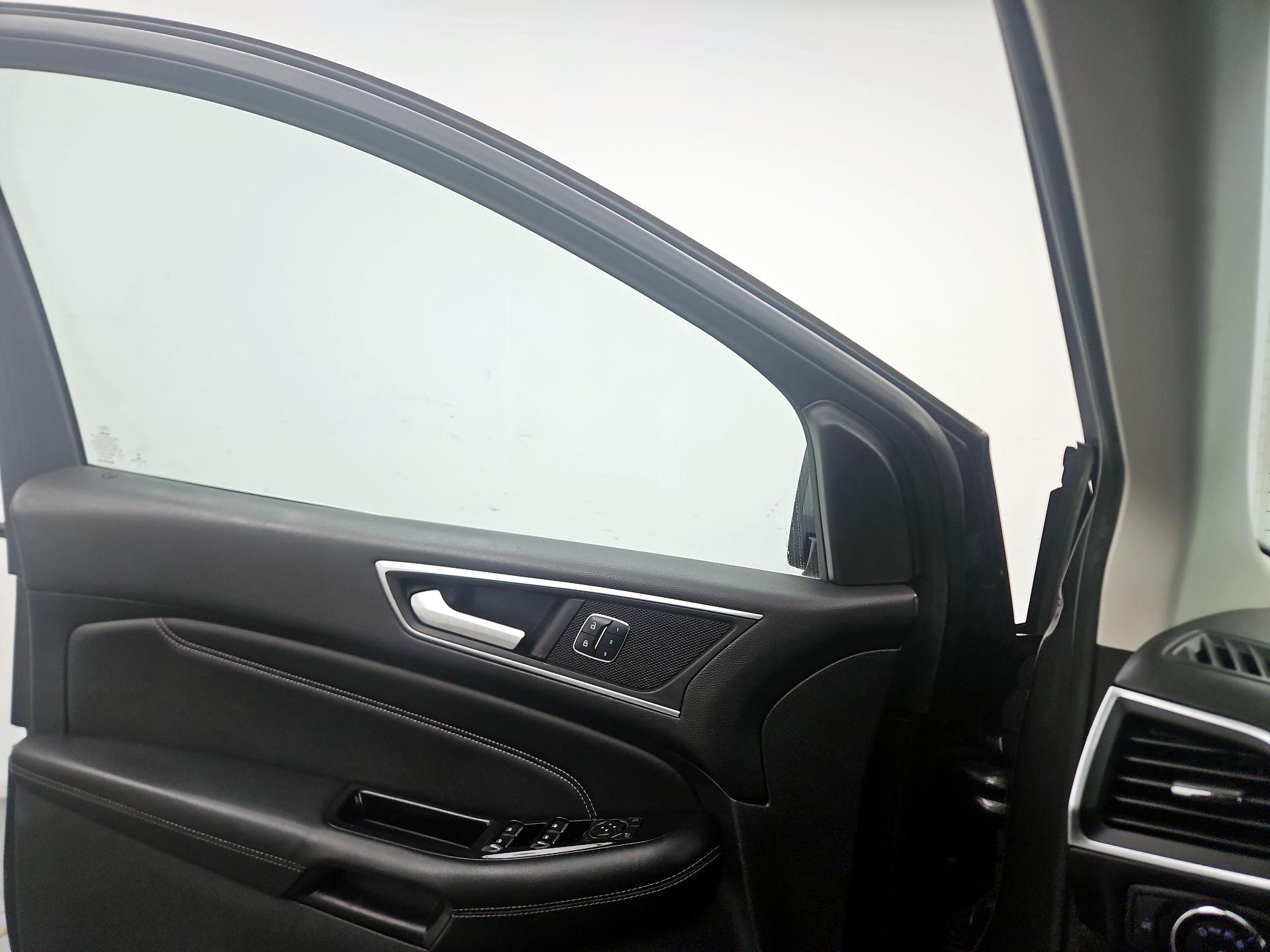 Thumbnail: 2016 Ford Edge - 12