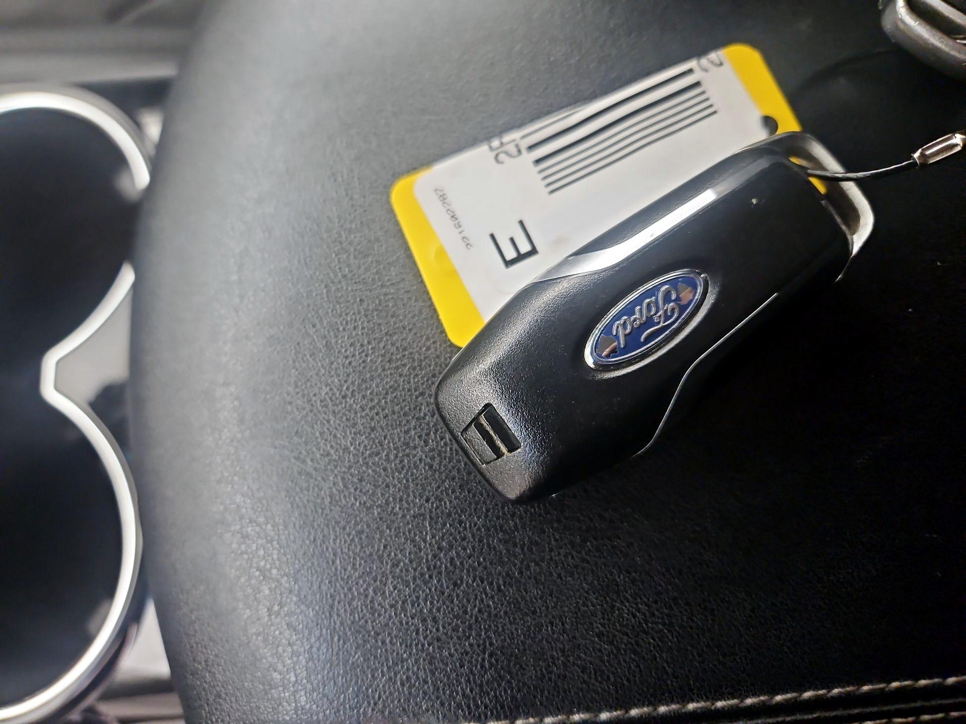 Thumbnail: 2016 Ford Edge - 19