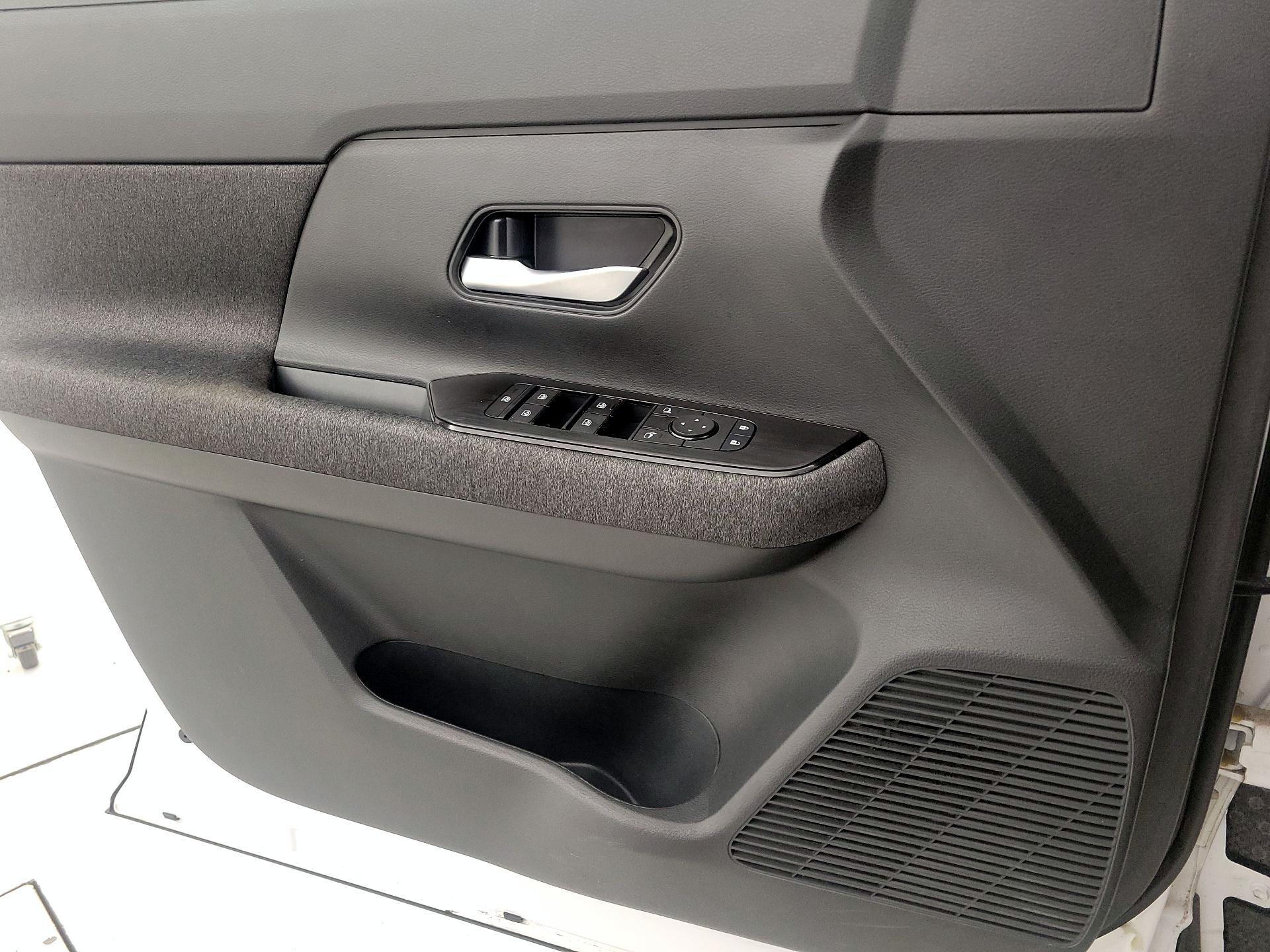 Thumbnail: 2025 Nissan Kicks - 12