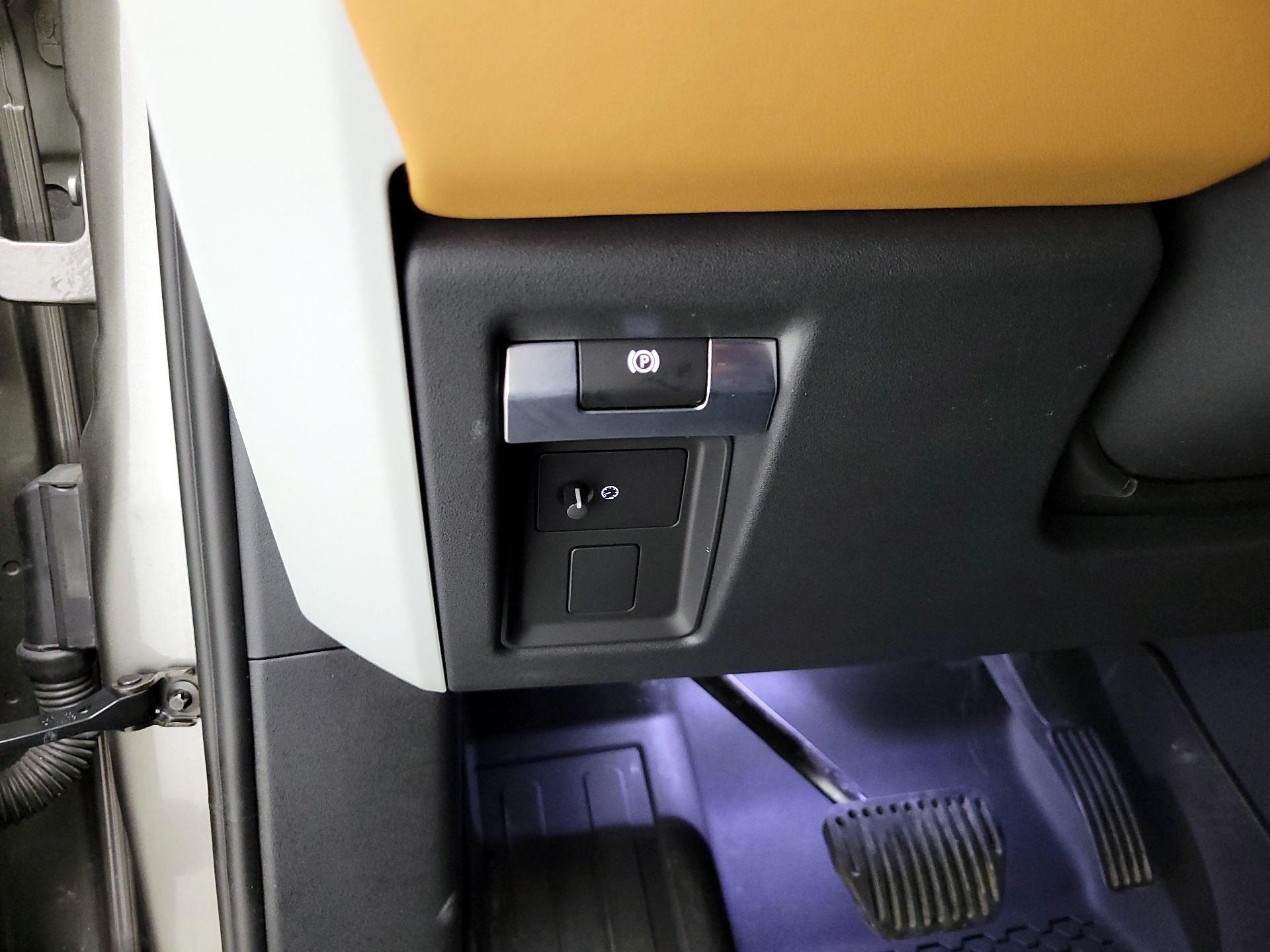 Thumbnail: 2024 Land Rover Defender - 13