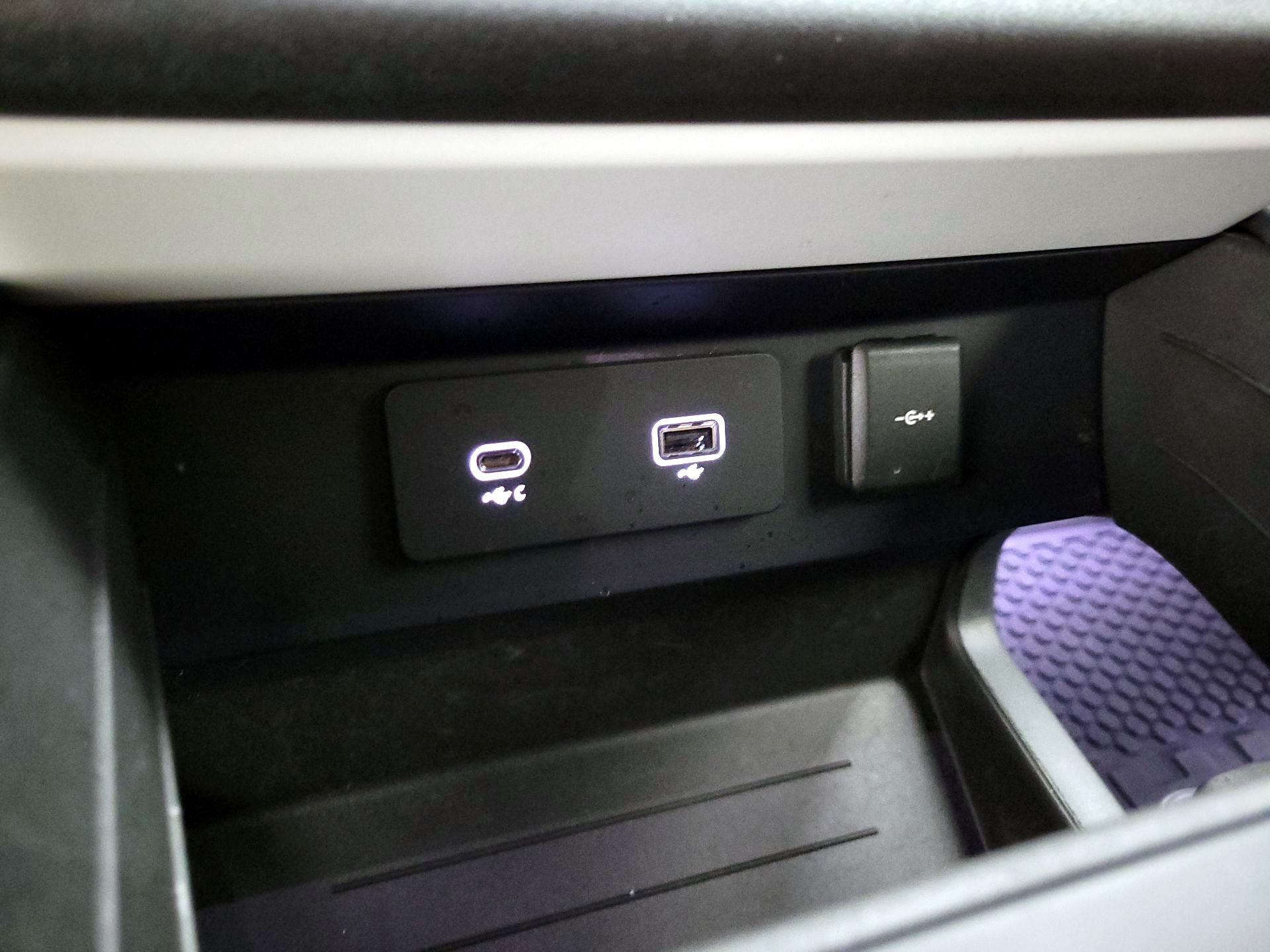 Thumbnail: 2024 Land Rover Defender - 18