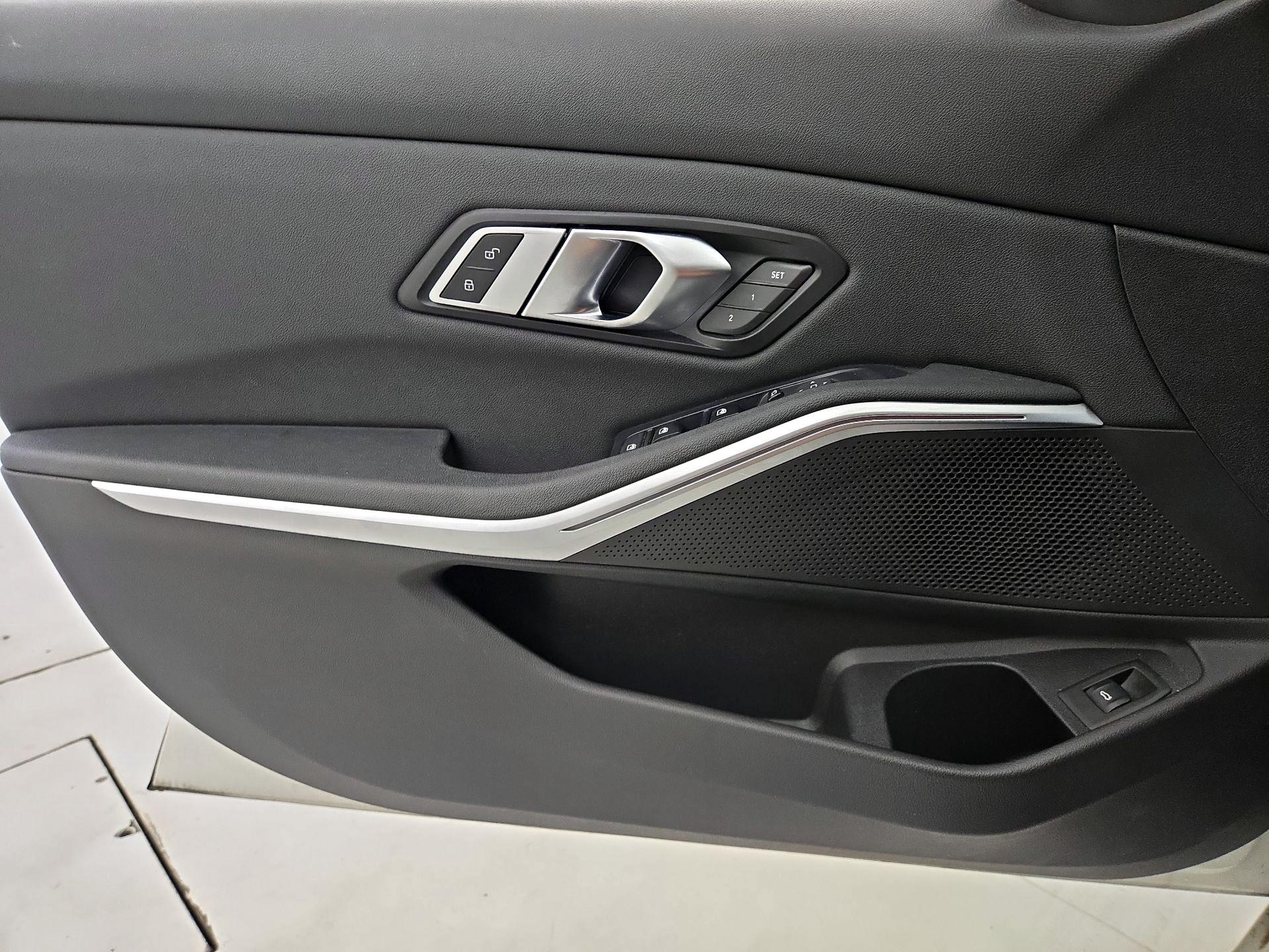 Thumbnail: 2021 BMW 3 Series - 12