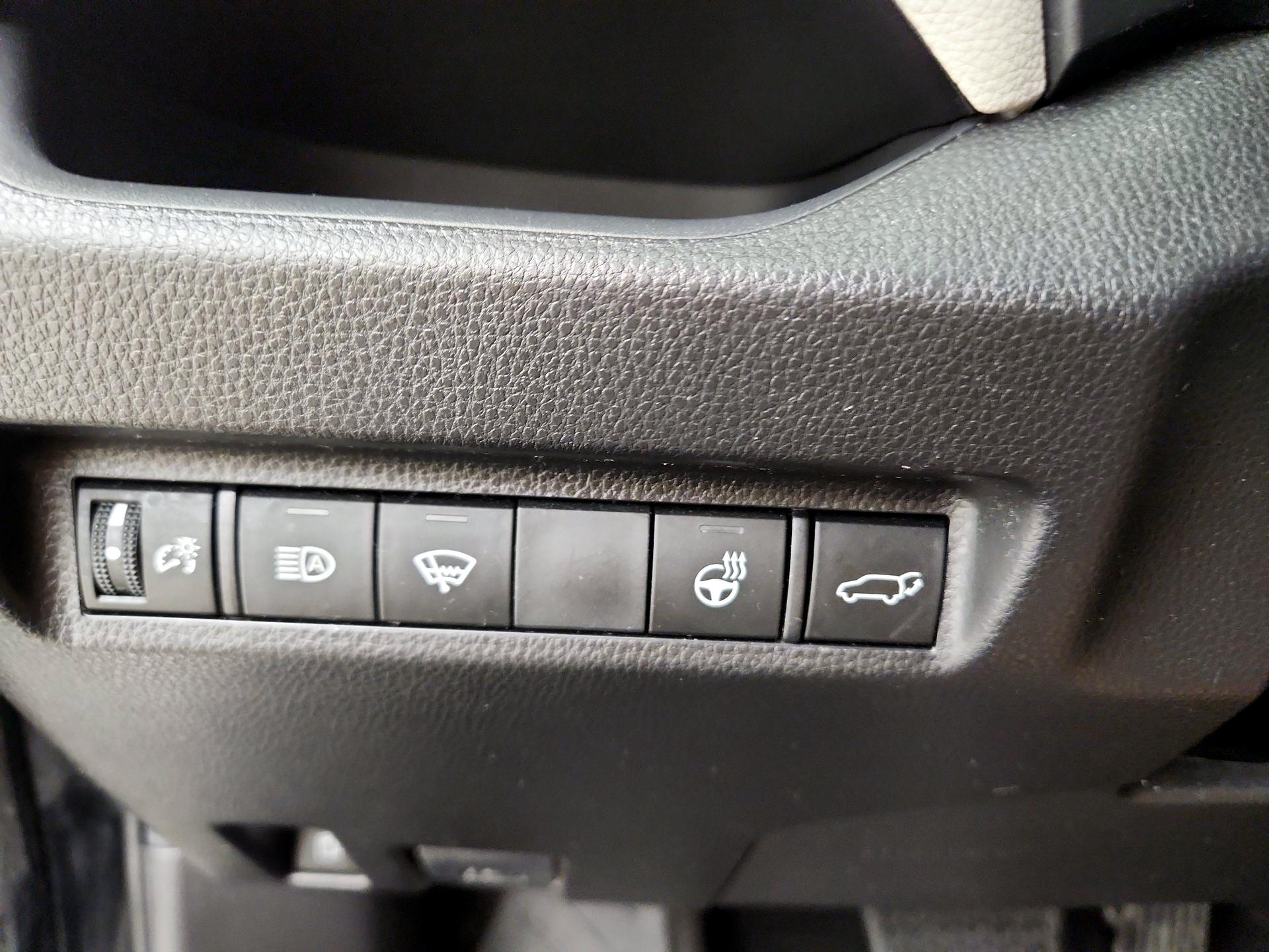 Thumbnail: 2021 Toyota RAV4 - 13