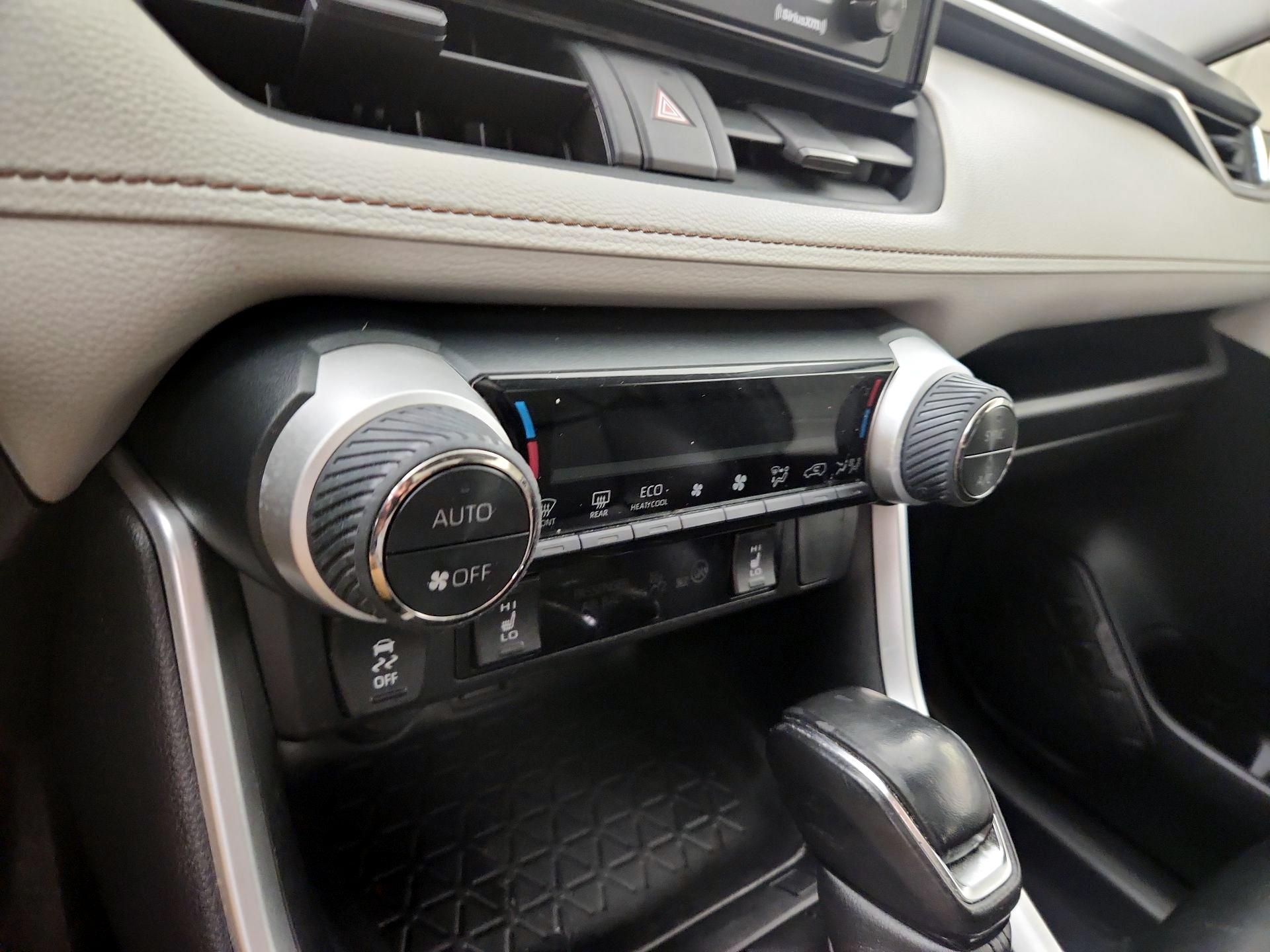 Thumbnail: 2021 Toyota RAV4 - 16