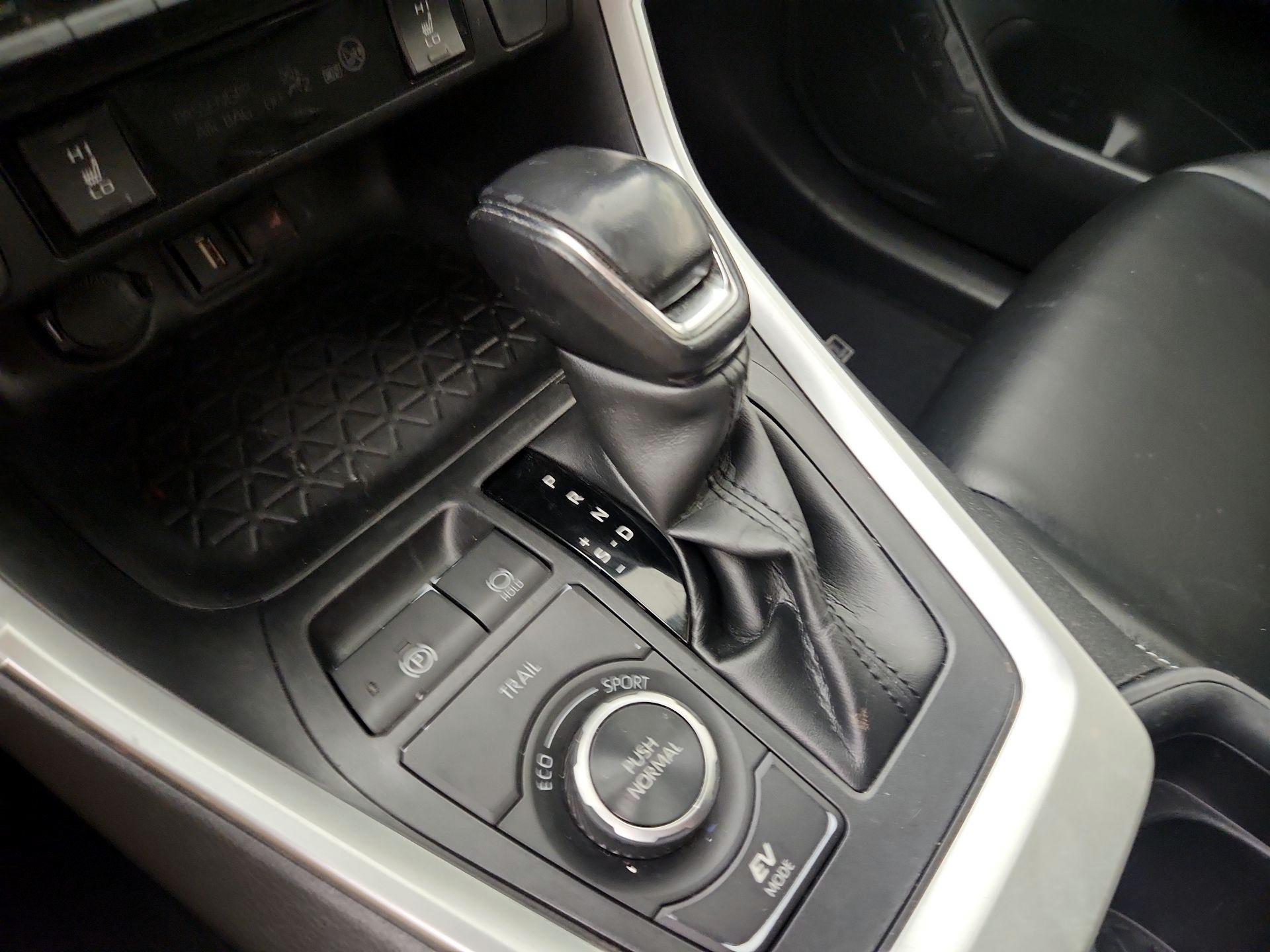 Thumbnail: 2021 Toyota RAV4 - 17