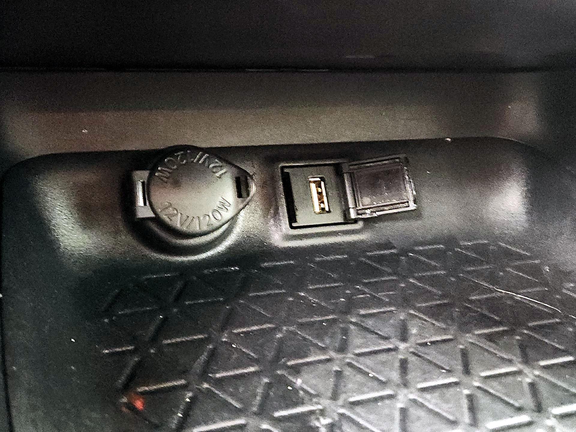 Thumbnail: 2021 Toyota RAV4 - 18