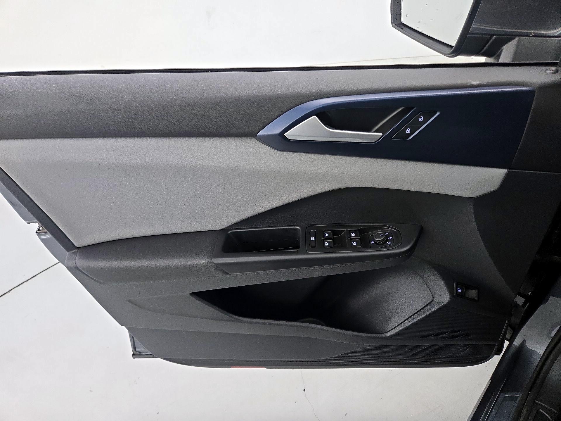 Thumbnail: 2023 Volkswagen Taos - 12