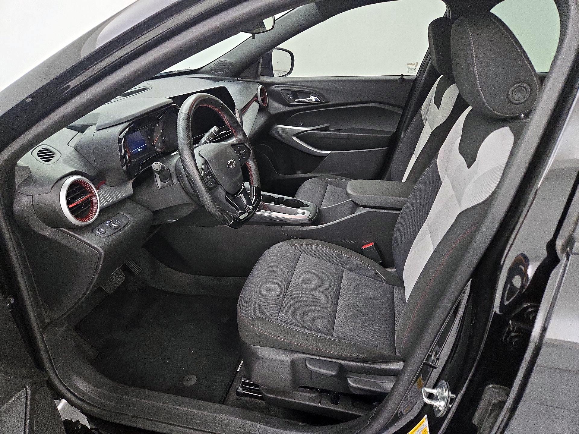 Thumbnail: 2025 Chevrolet Trax - 11