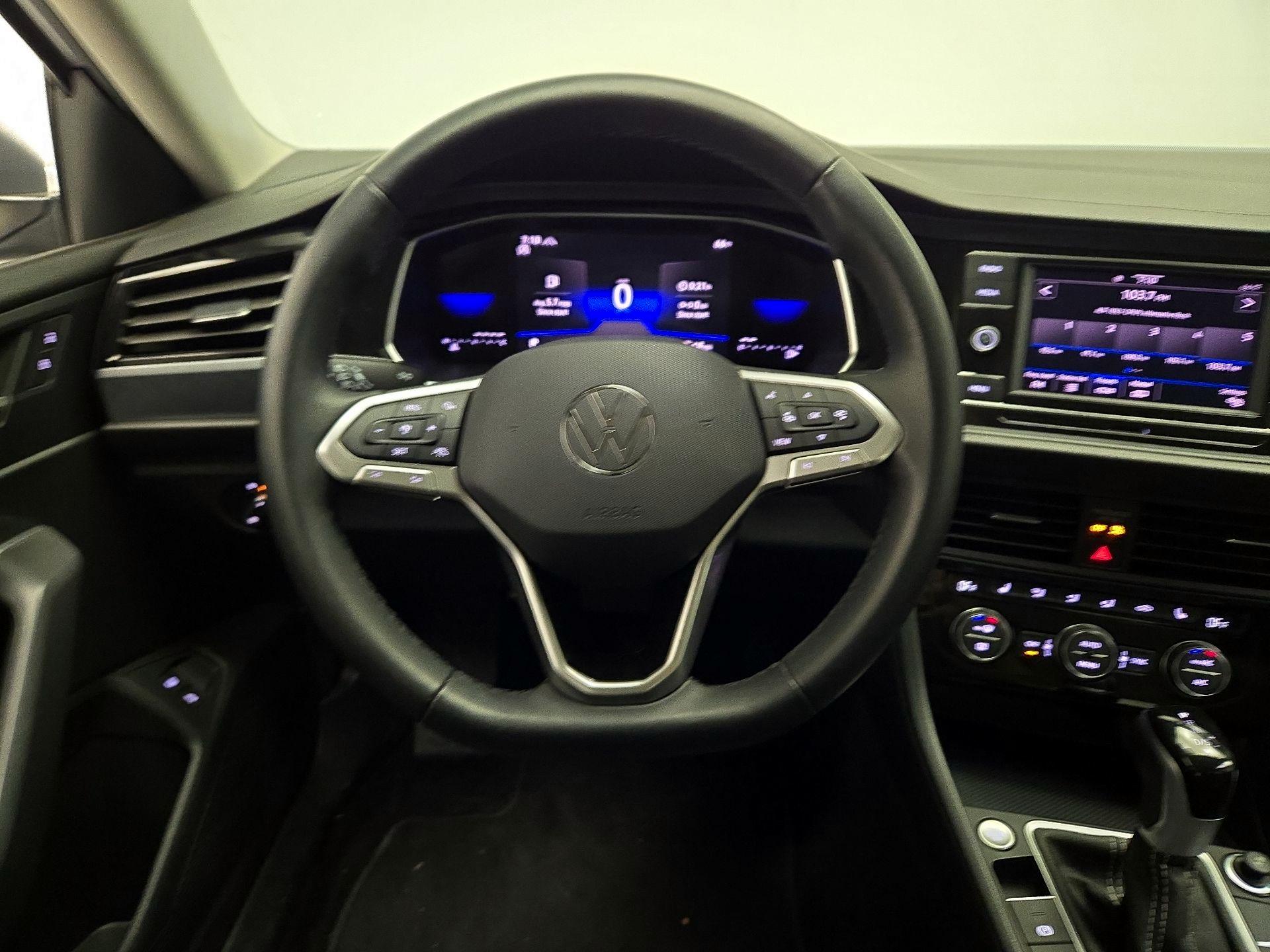 Thumbnail: 2024 Volkswagen Jetta - 10