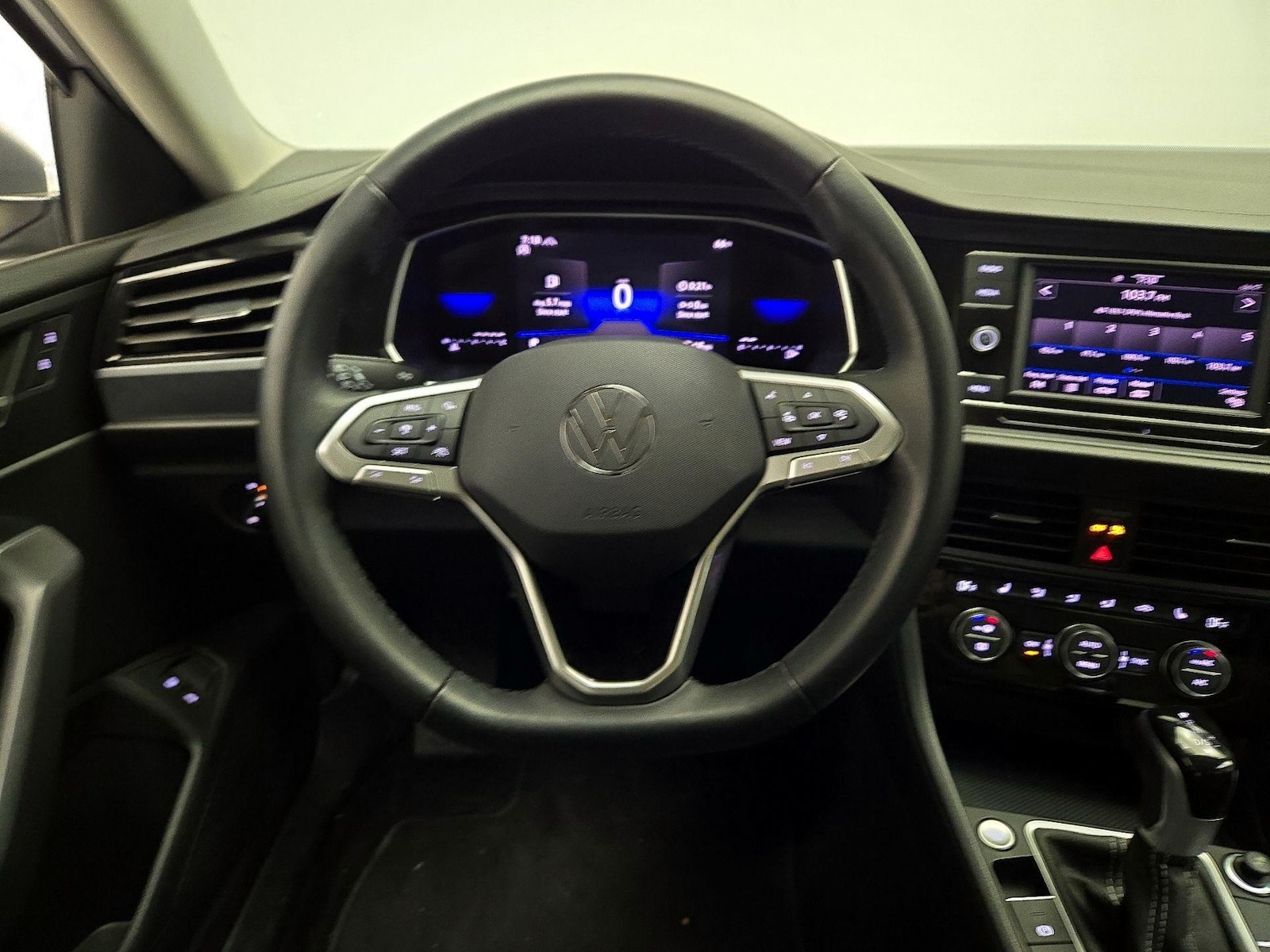 2024 Volkswagen Jetta SE - Photo 11