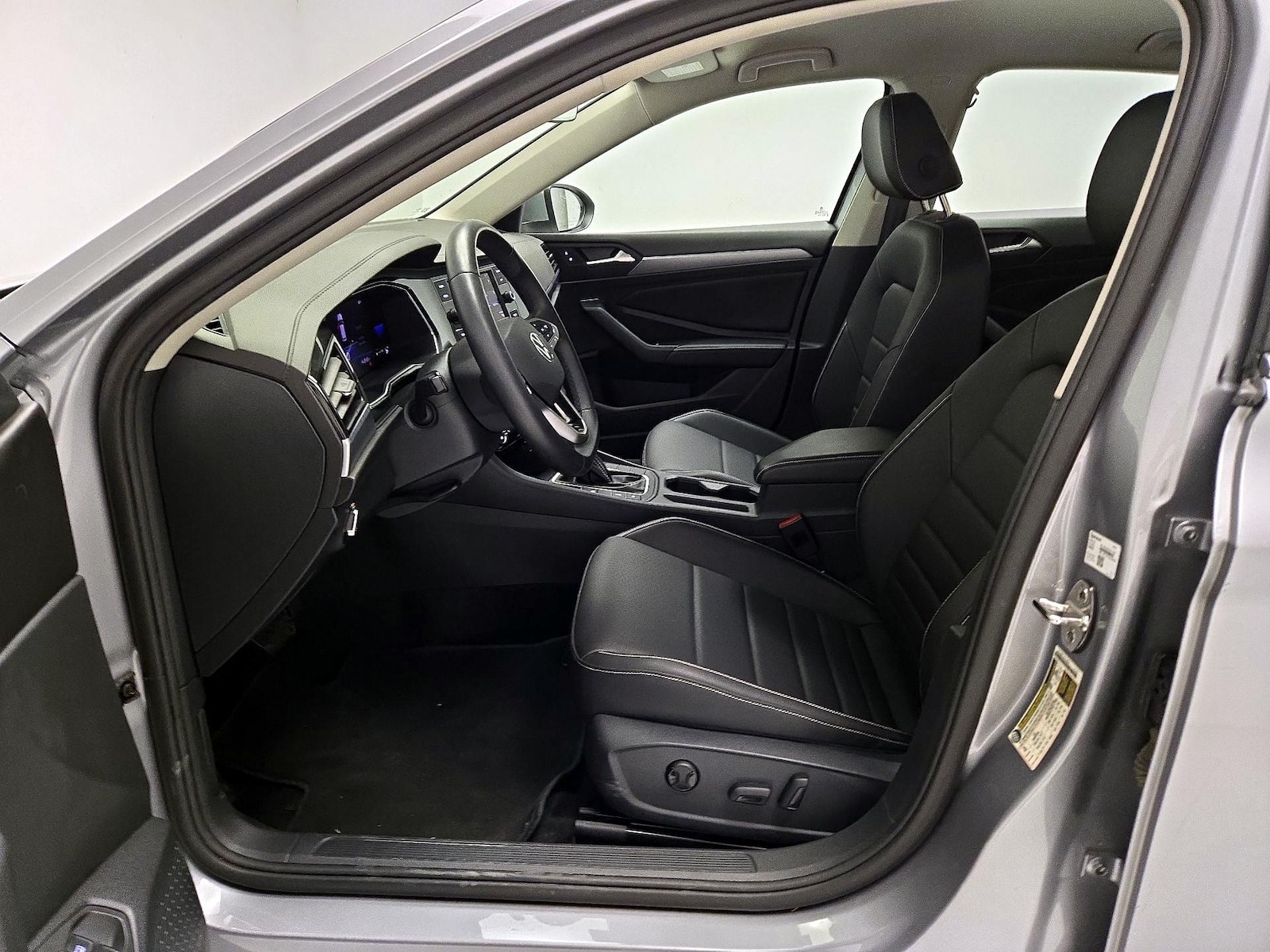 2024 Volkswagen Jetta SE - Photo 12