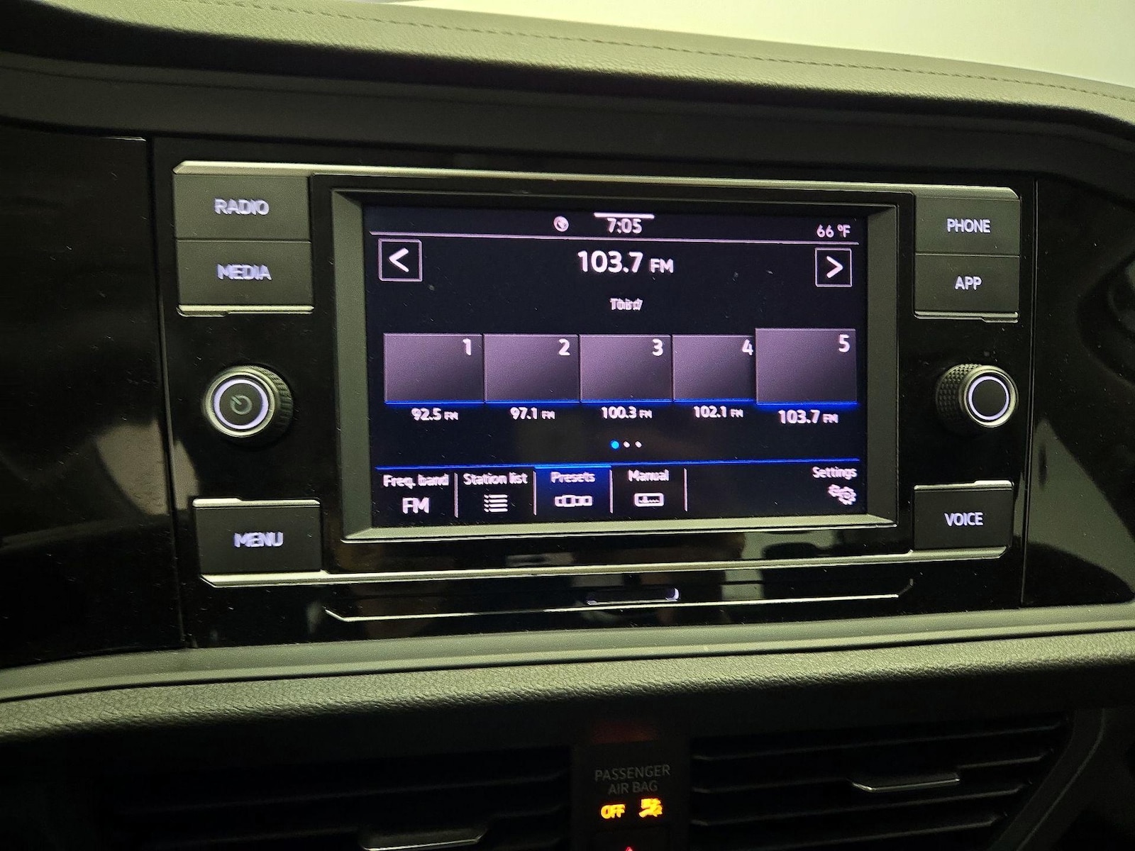 2024 Volkswagen Jetta SE - Photo 16