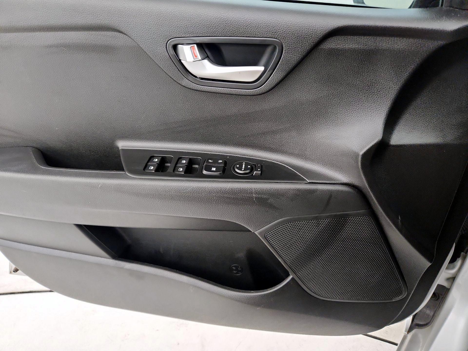 Thumbnail: 2023 Kia Rio - 10