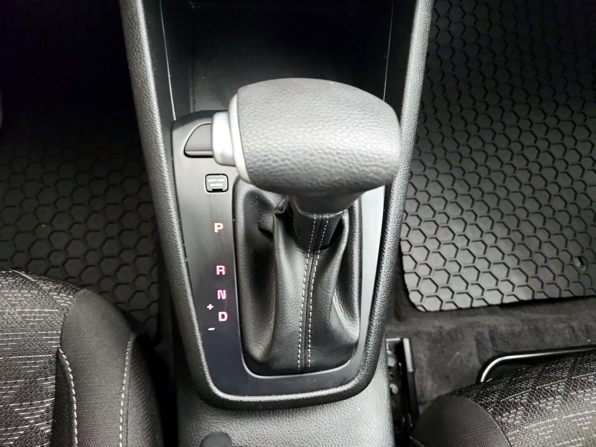 Thumbnail: 2023 Kia Rio - 14