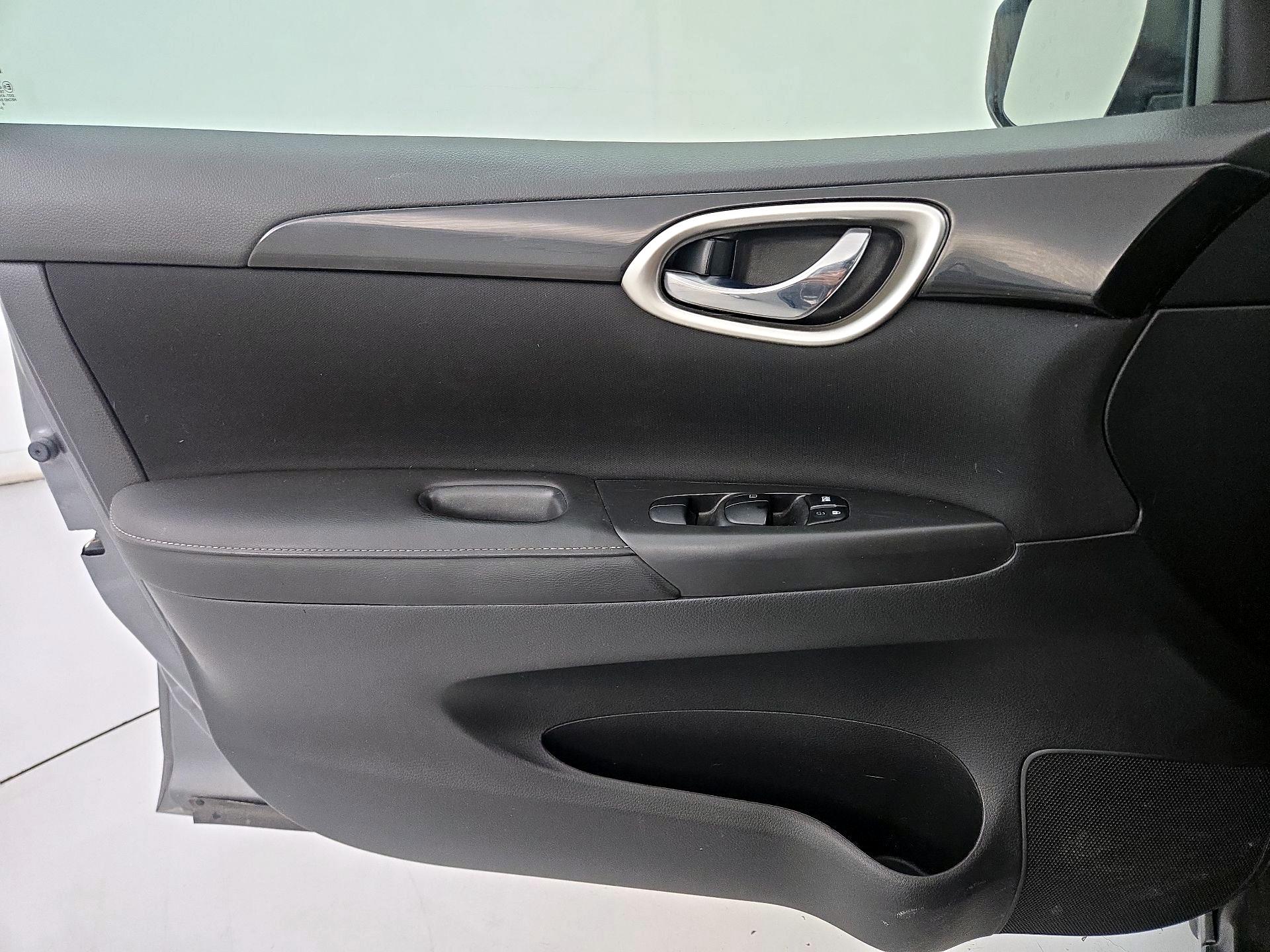 Thumbnail: 2019 Nissan Sentra - 12