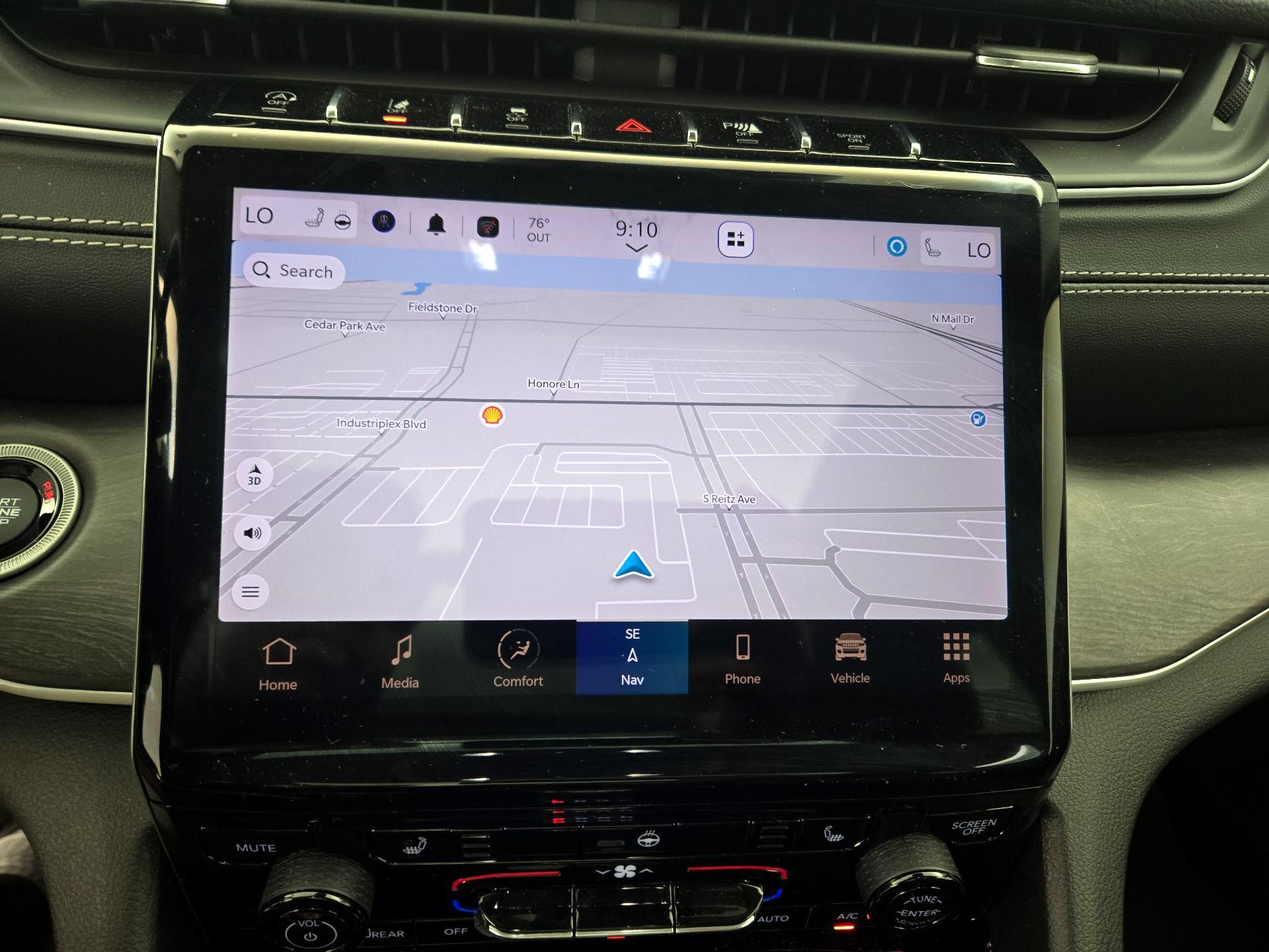 Thumbnail: 2022 Jeep Grand Cherokee - 14