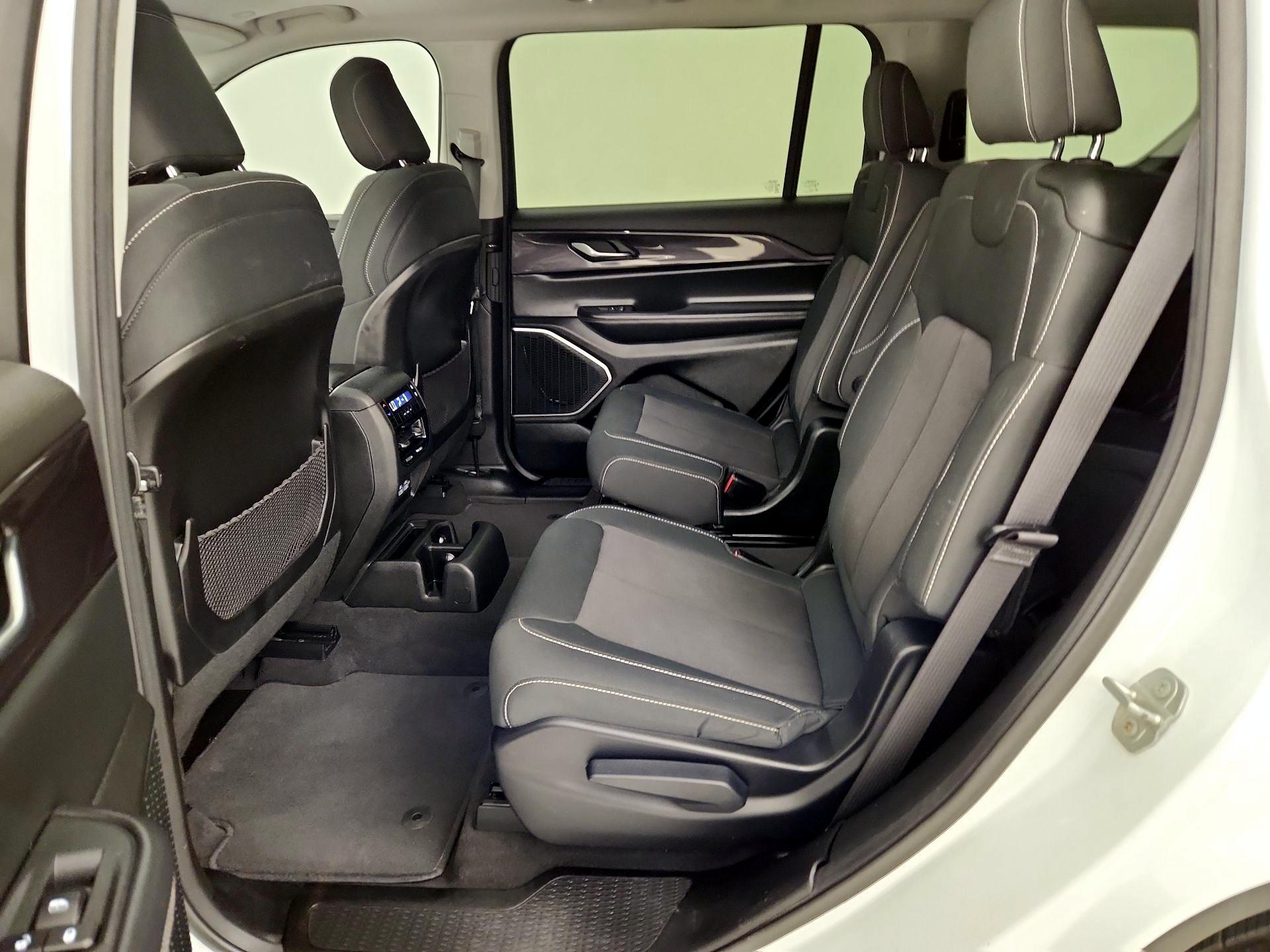 Thumbnail: 2021 Jeep Grand Cherokee L - 20