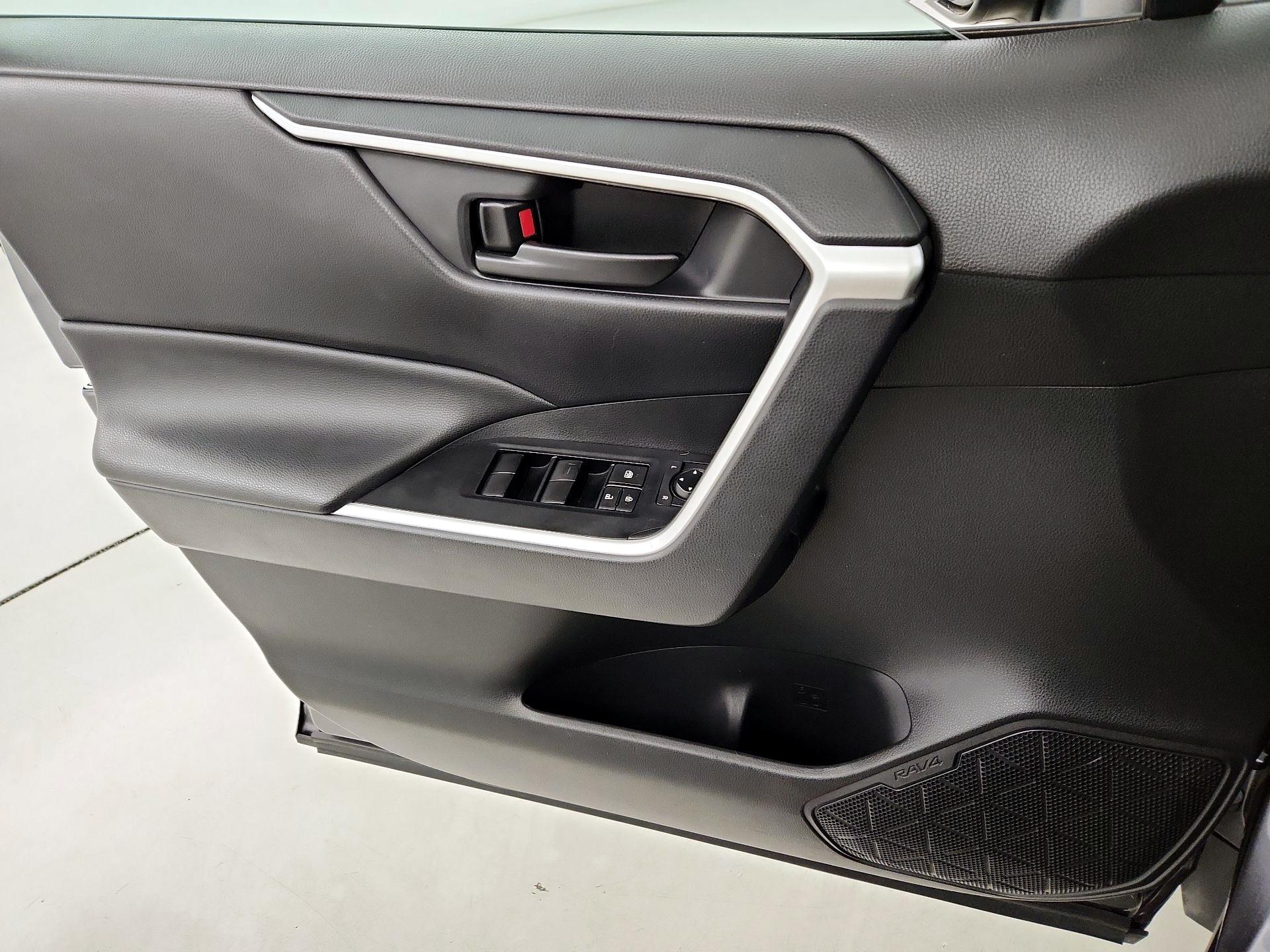 Thumbnail: 2021 Toyota RAV4 - 12