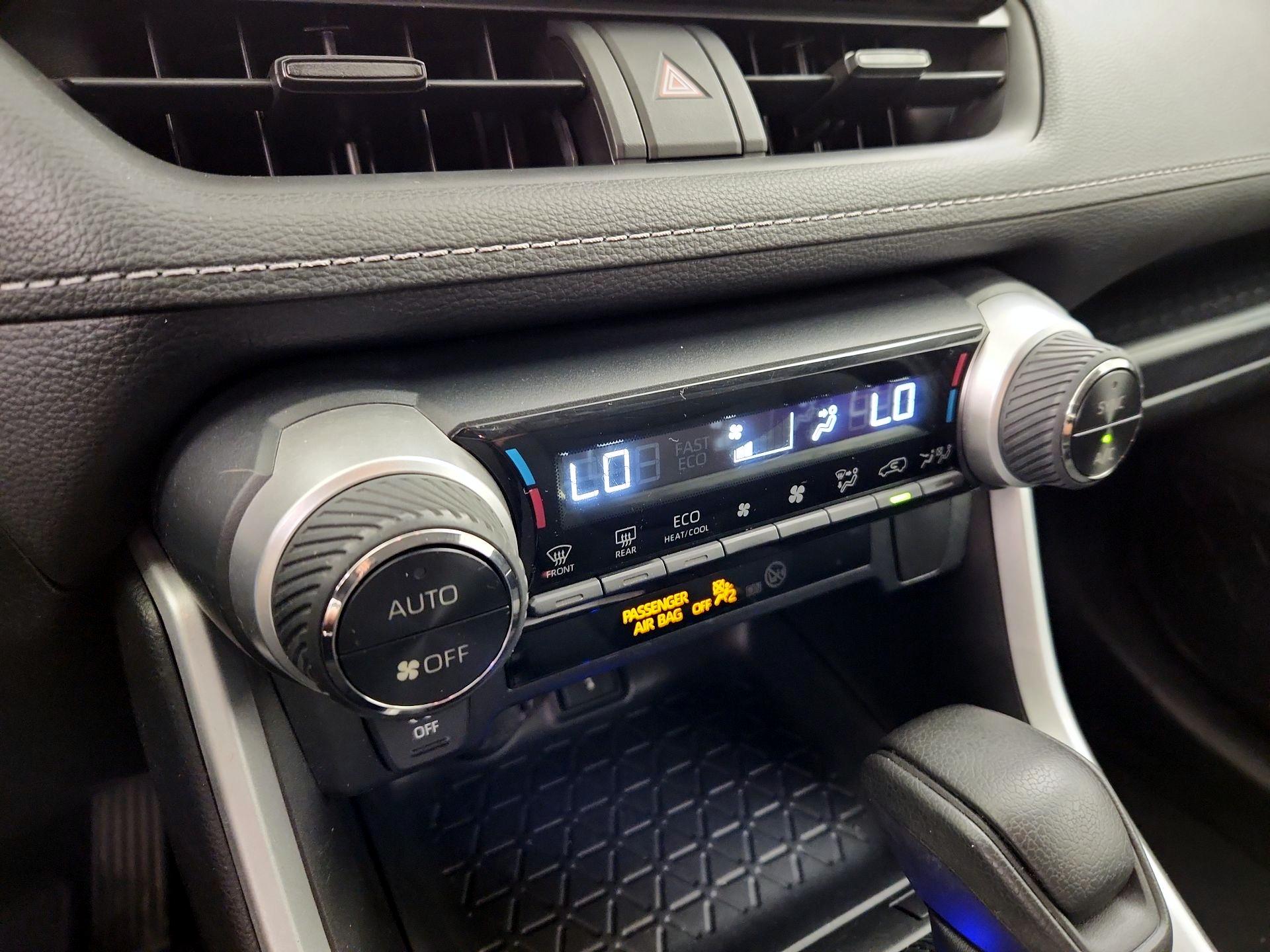 Thumbnail: 2021 Toyota RAV4 - 16