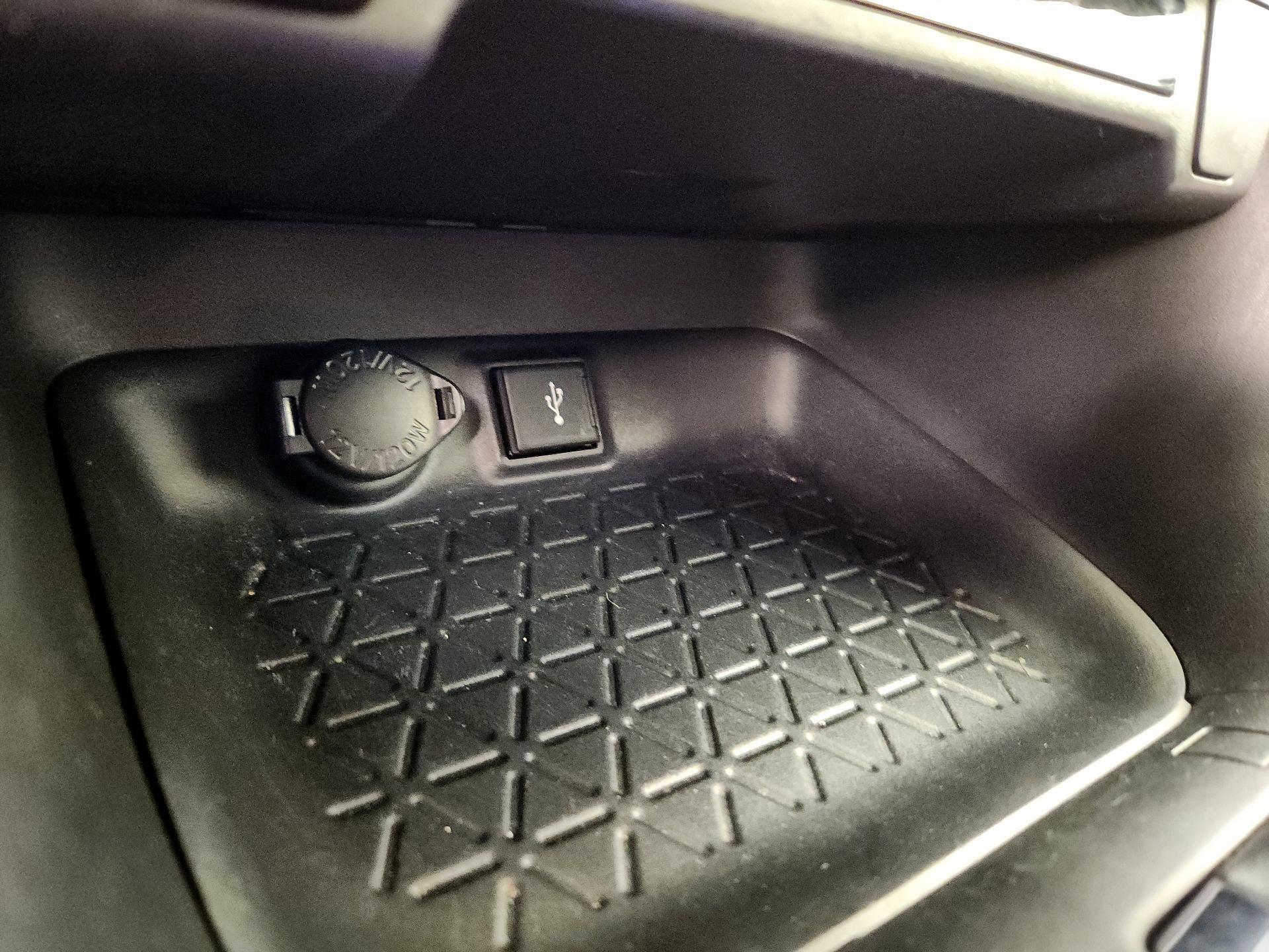 Thumbnail: 2021 Toyota RAV4 - 18