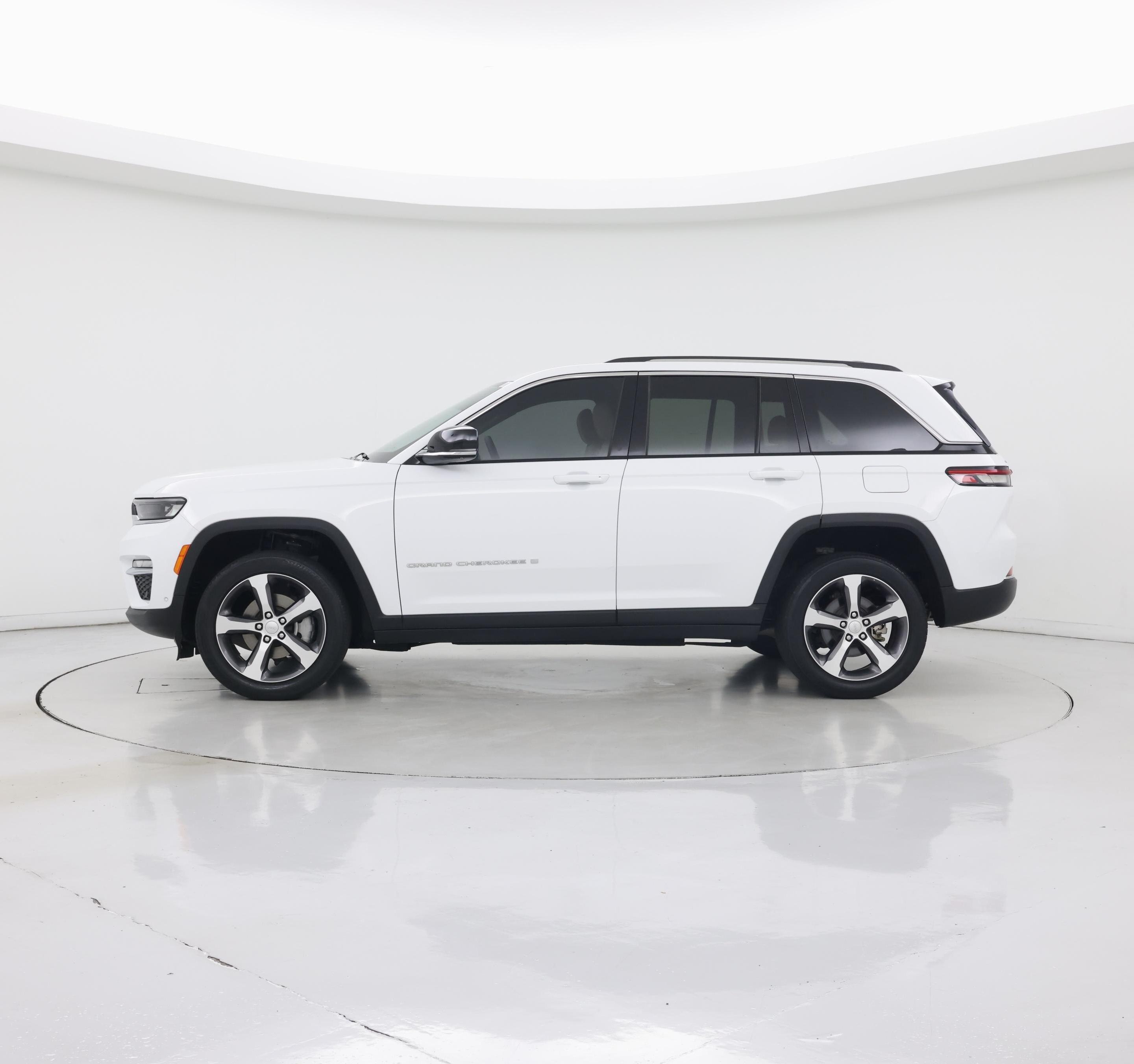 Thumbnail: 2023 Jeep Grand Cherokee - 3