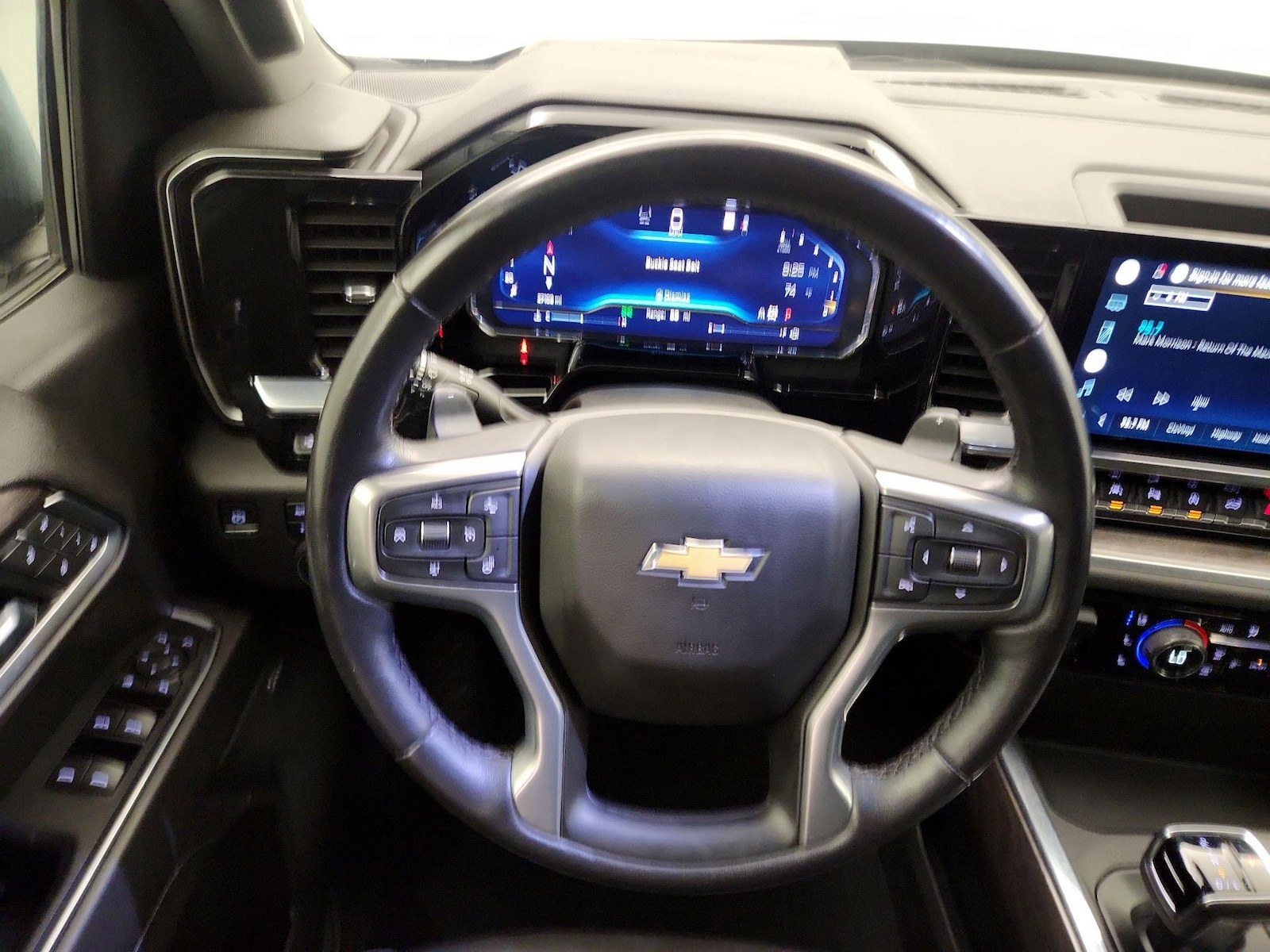 2022 Chevrolet Silverado 1500 LTZ - Photo 11