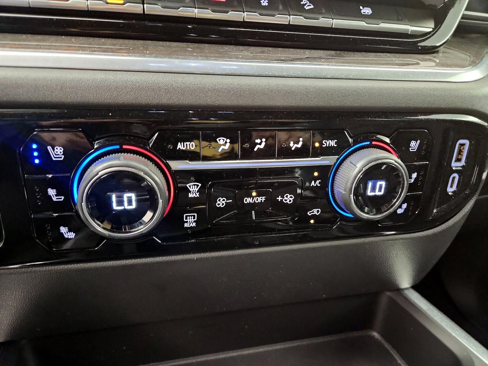 2022 Chevrolet Silverado 1500 LTZ - Photo 17