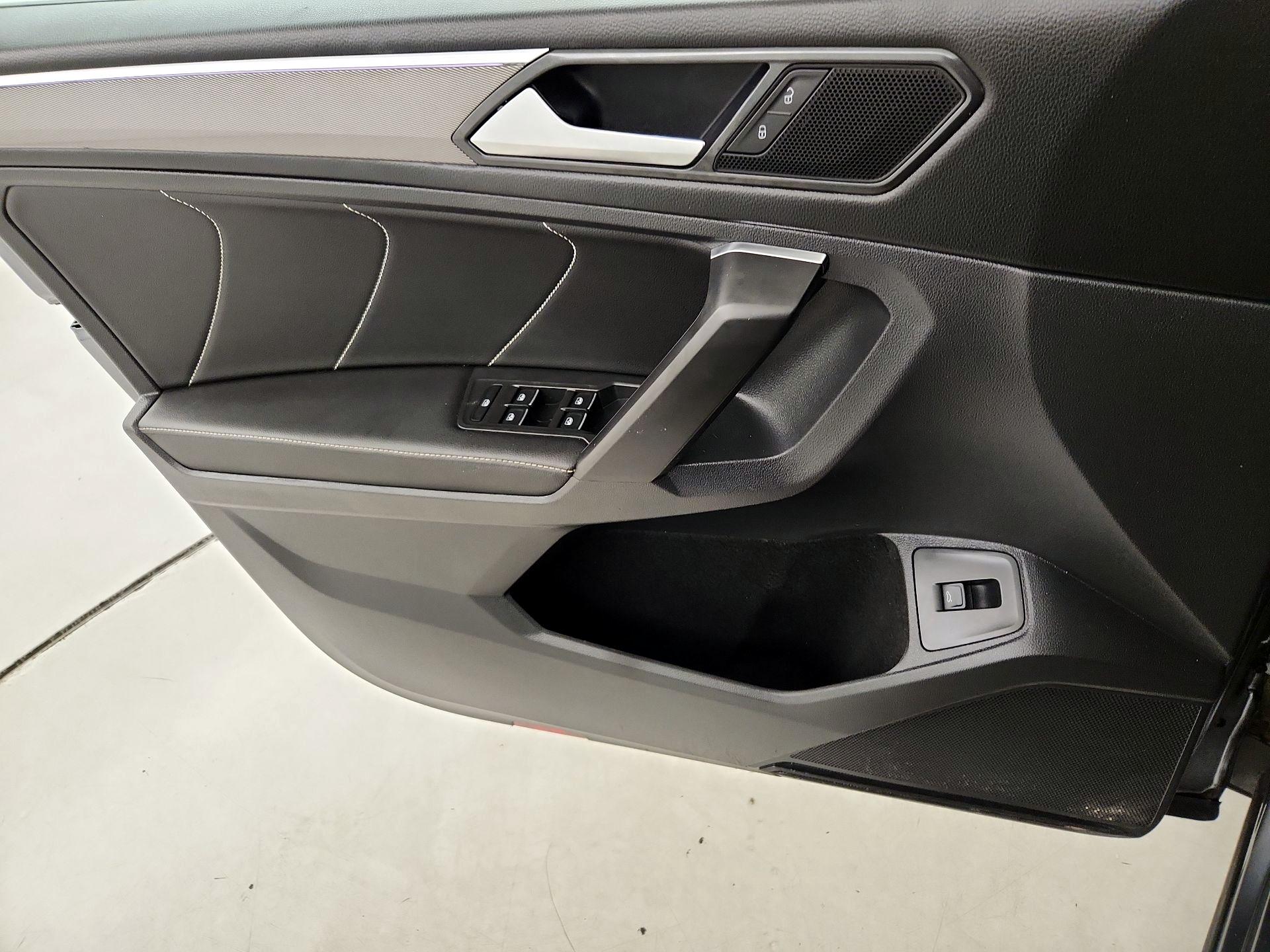 Thumbnail: 2022 Volkswagen Tiguan - 12