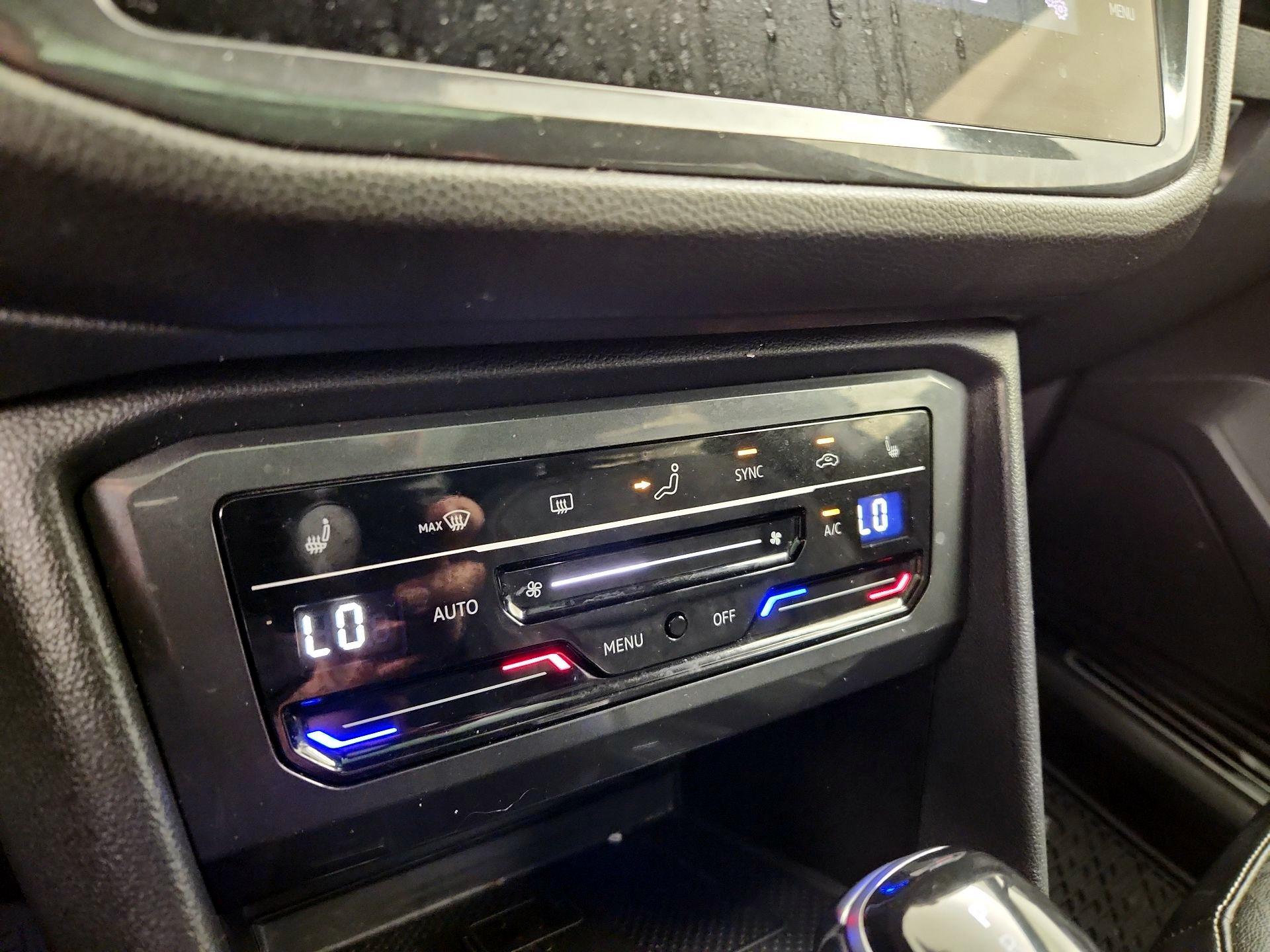 Thumbnail: 2022 Volkswagen Tiguan - 16