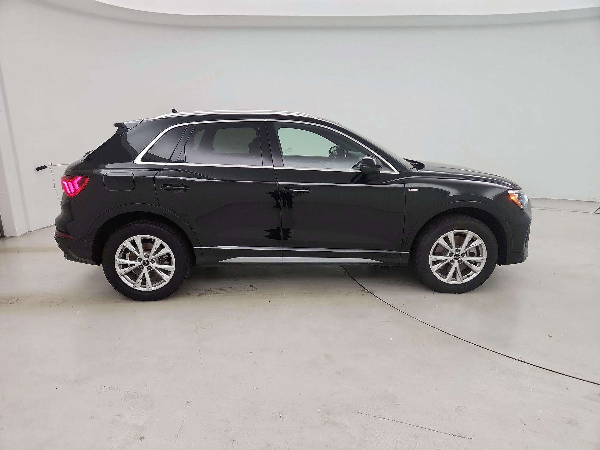 Thumbnail: 2021 Audi Q3 - 4