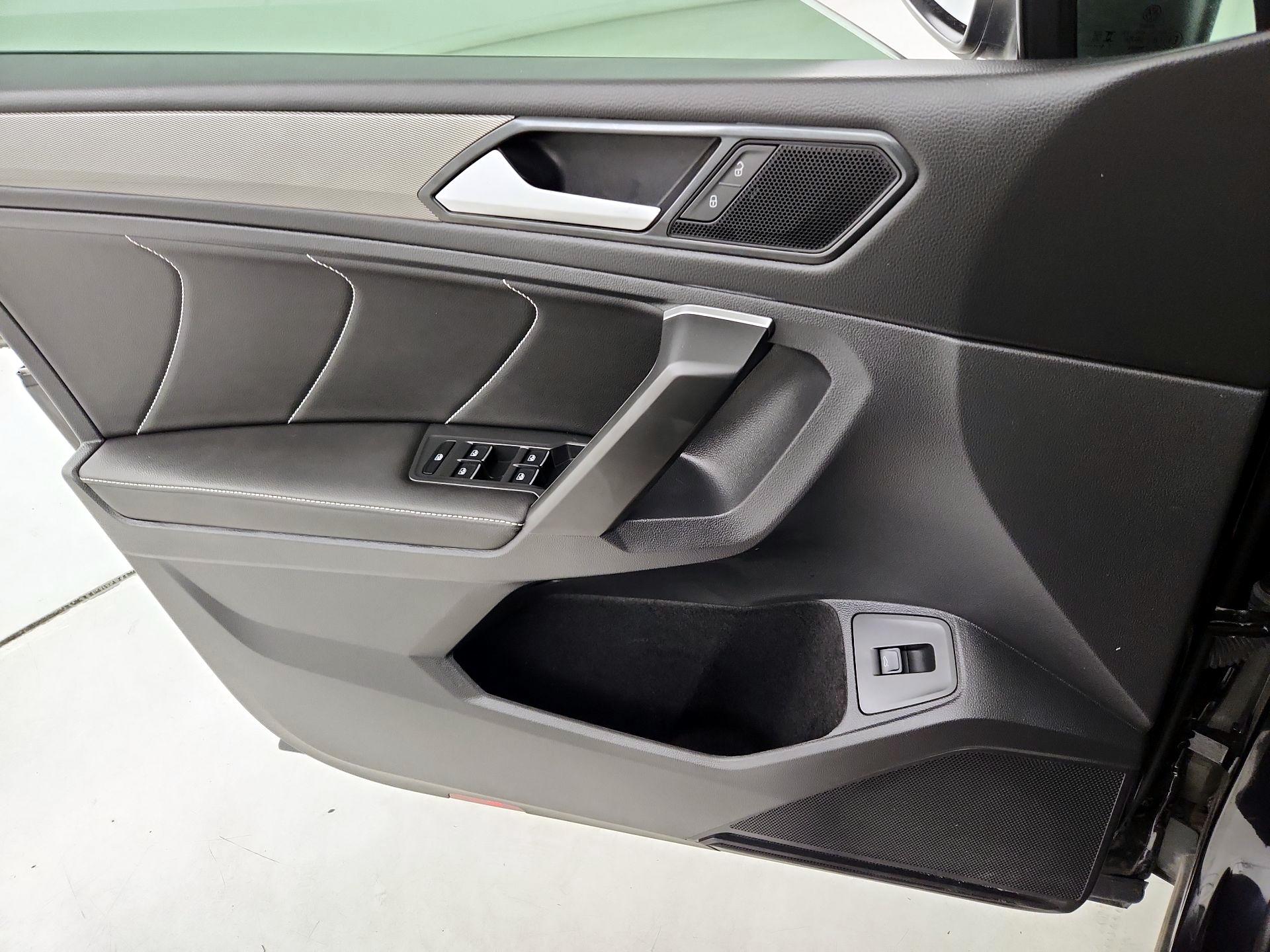 Thumbnail: 2024 Volkswagen Tiguan - 12