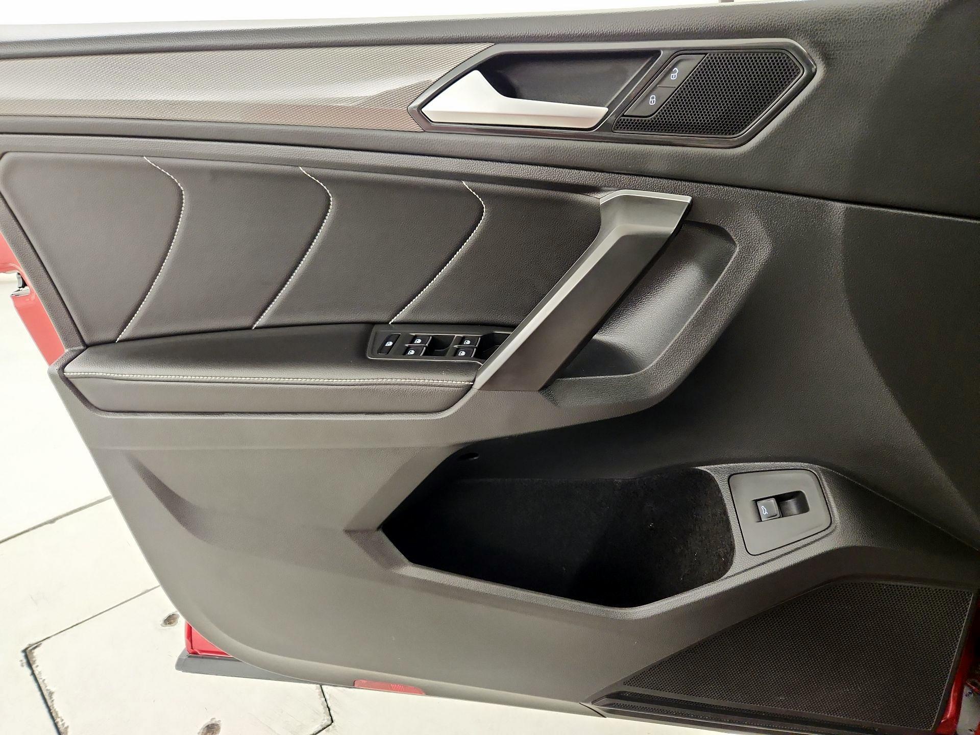 Thumbnail: 2024 Volkswagen Tiguan - 12