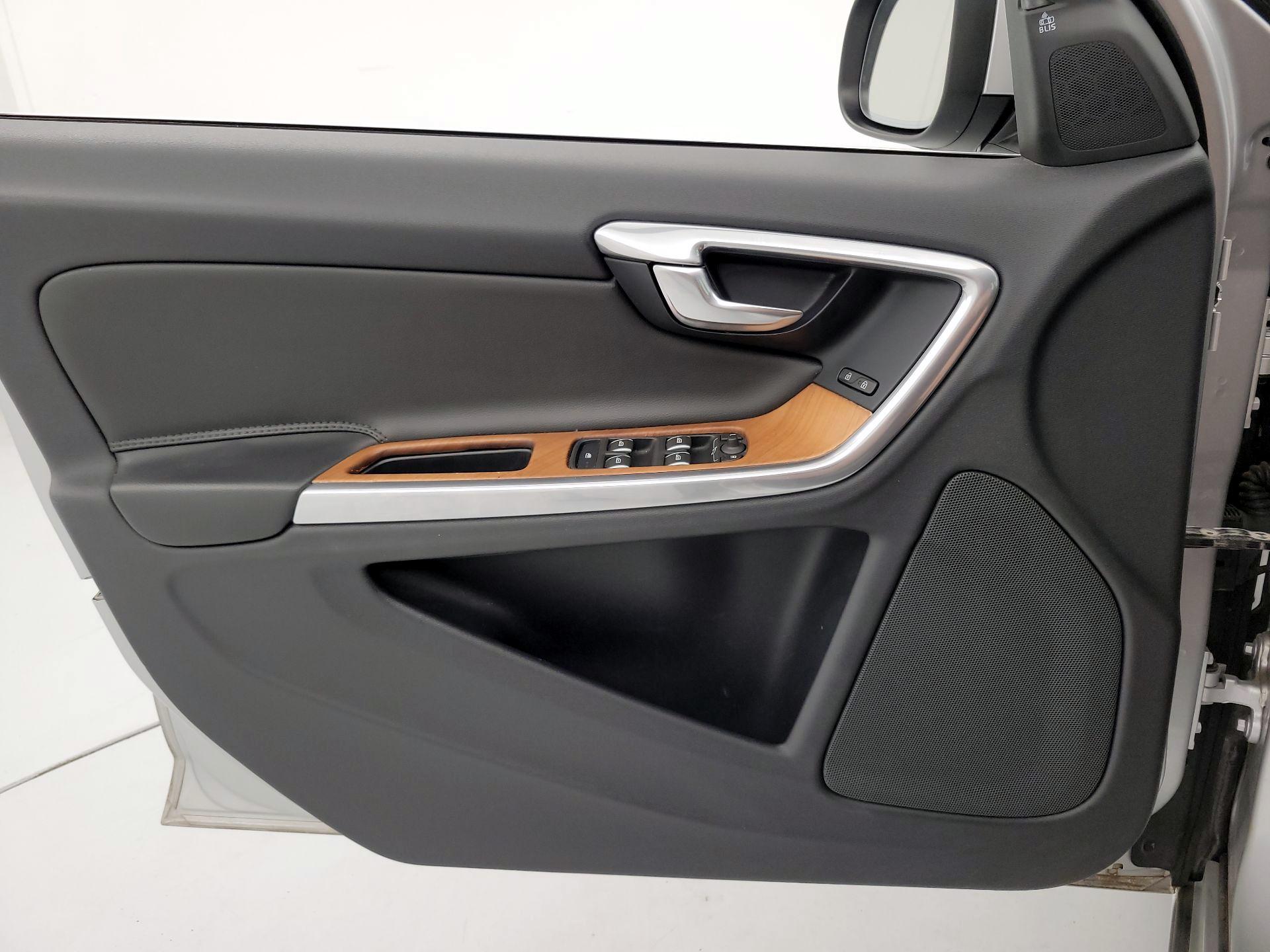 Thumbnail: 2017 Volvo S60 - 12