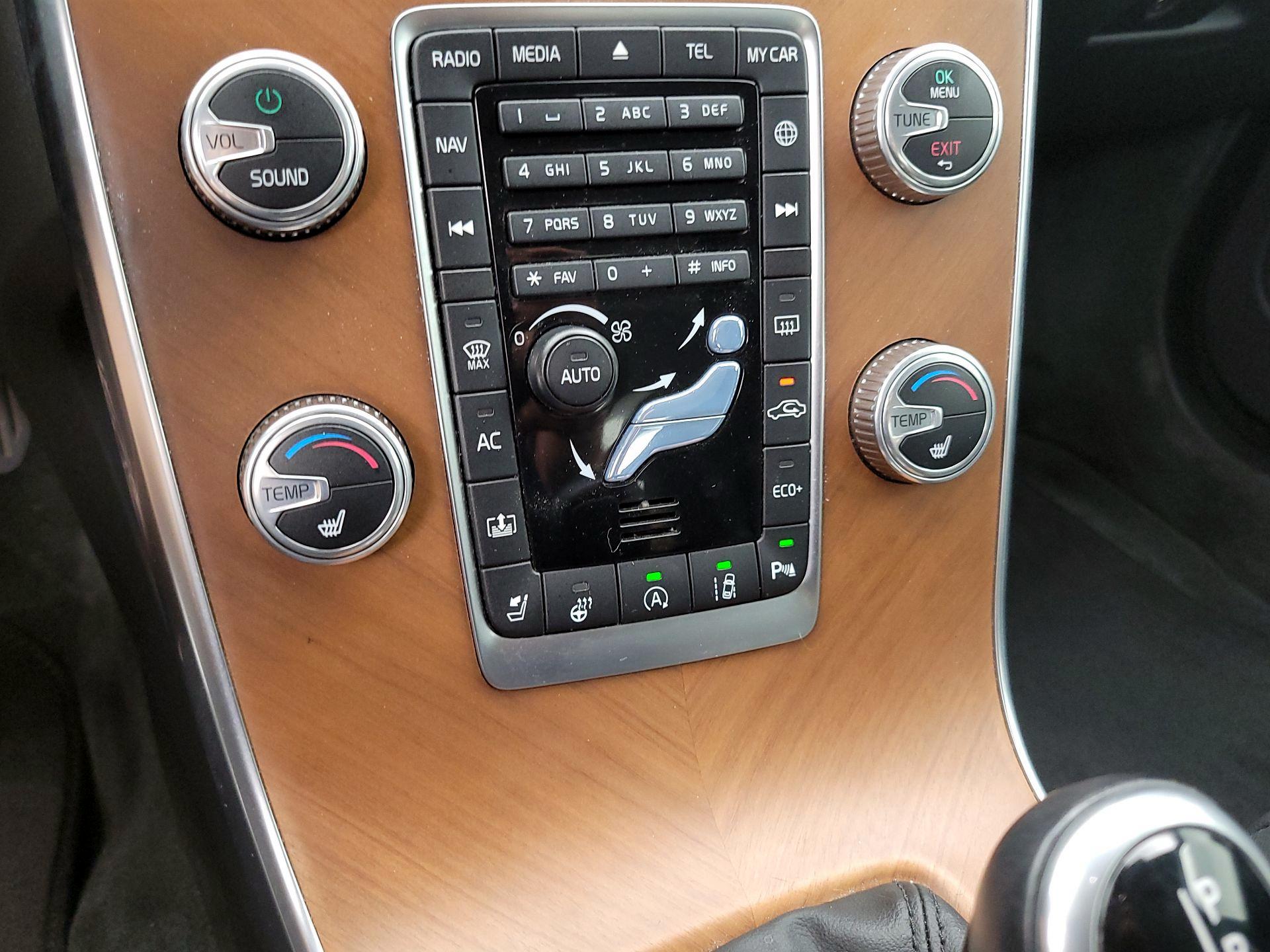 Thumbnail: 2017 Volvo S60 - 17